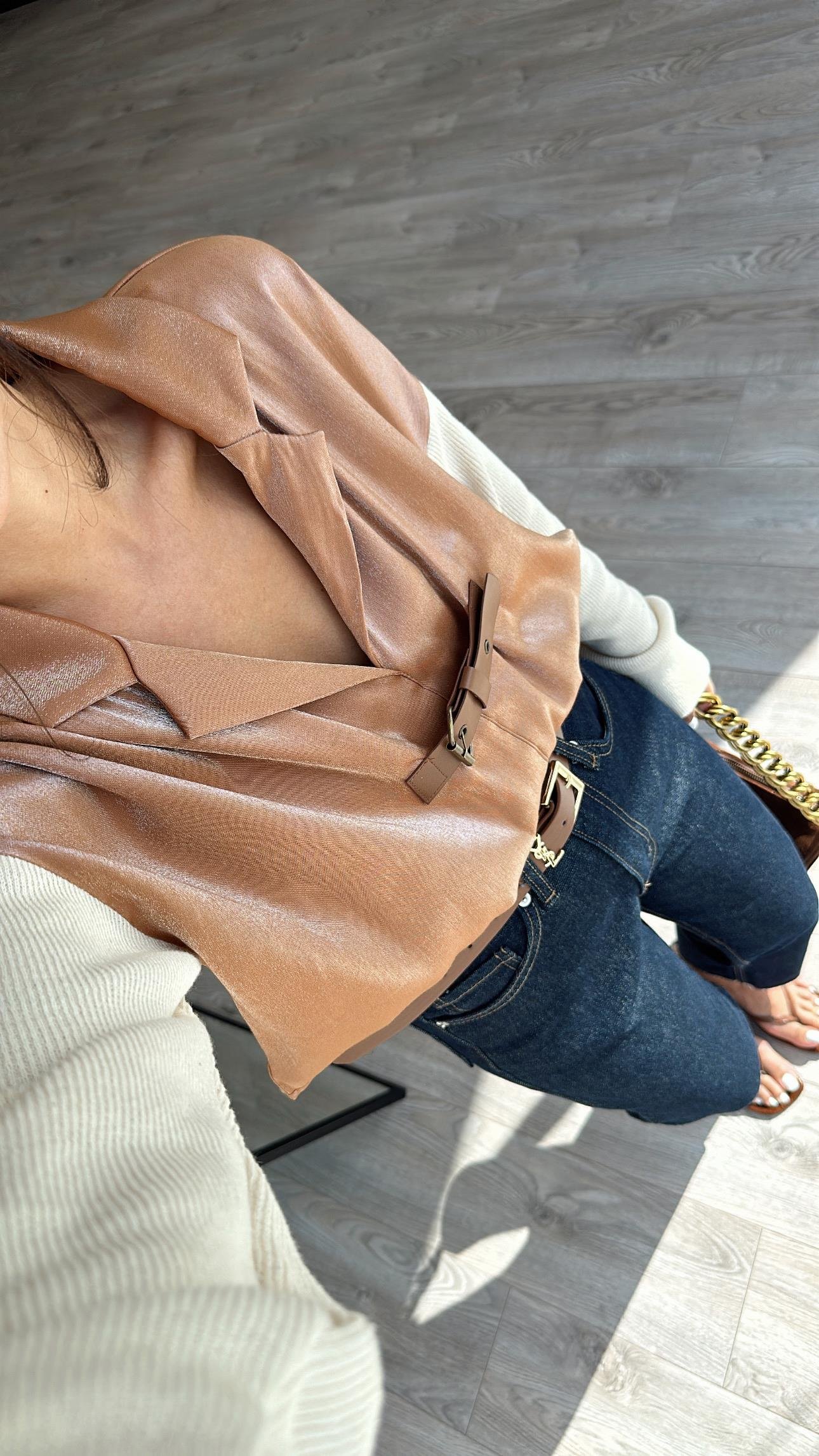 Taba Renk Kemer Detaylı Triko Kol Bluz 