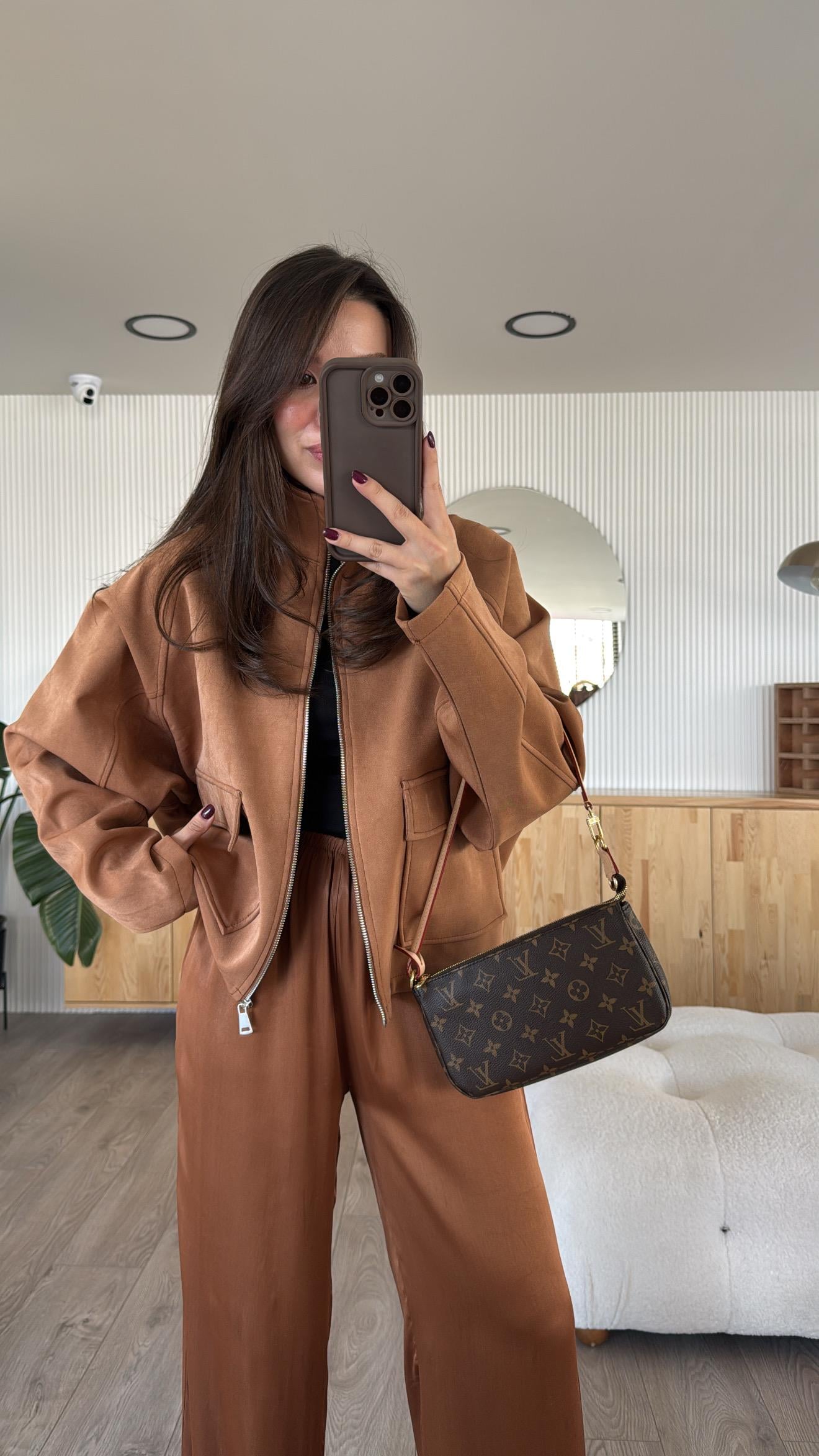 Tarçın Ön Cepli Fermuarlı Marka Model Nubuk Ceket 