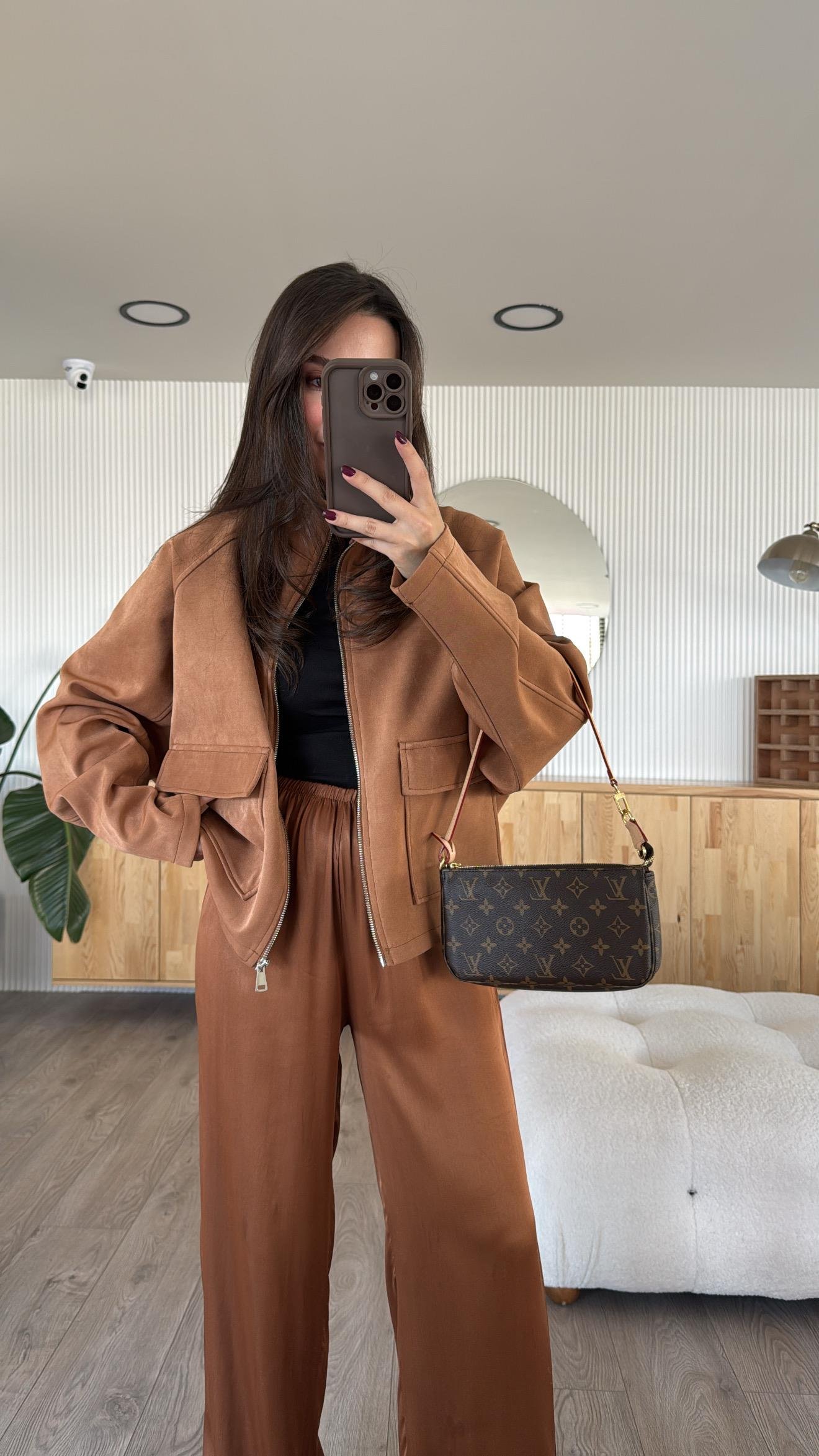 Tarçın Ön Cepli Fermuarlı Marka Model Nubuk Ceket 