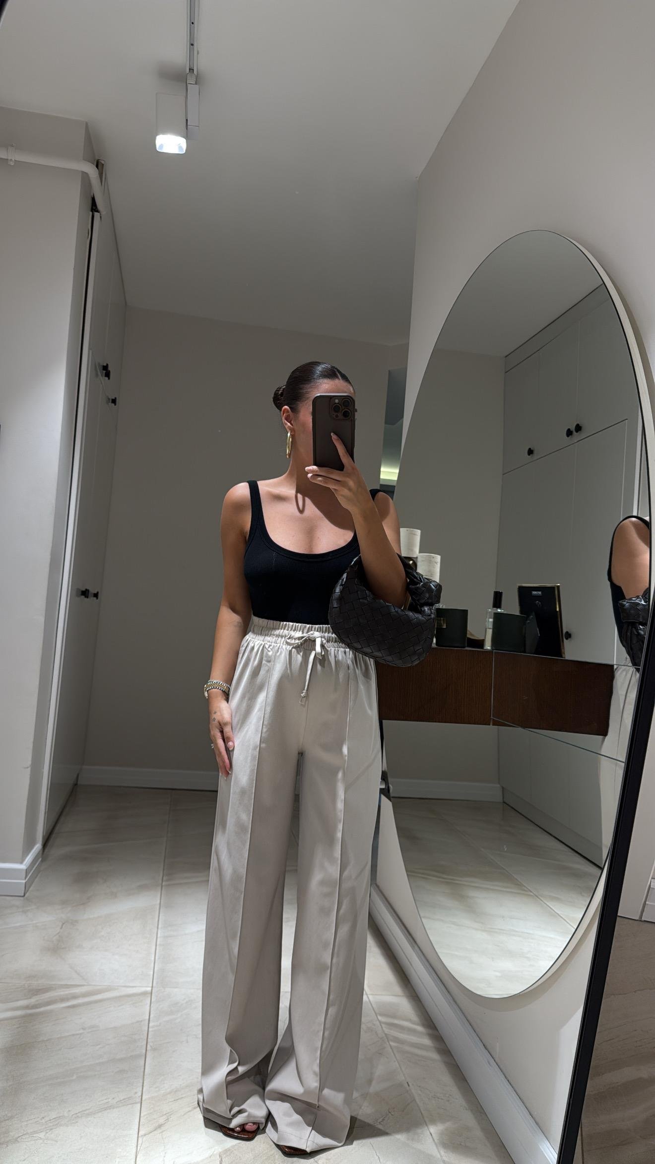 Taş Beli Lastikli Ön Dikiş Detaylı Bol Pantolon