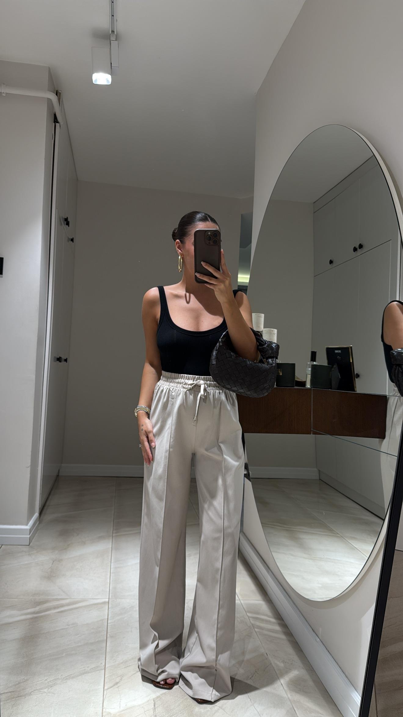 Taş Beli Lastikli Ön Dikiş Detaylı Bol Pantolon