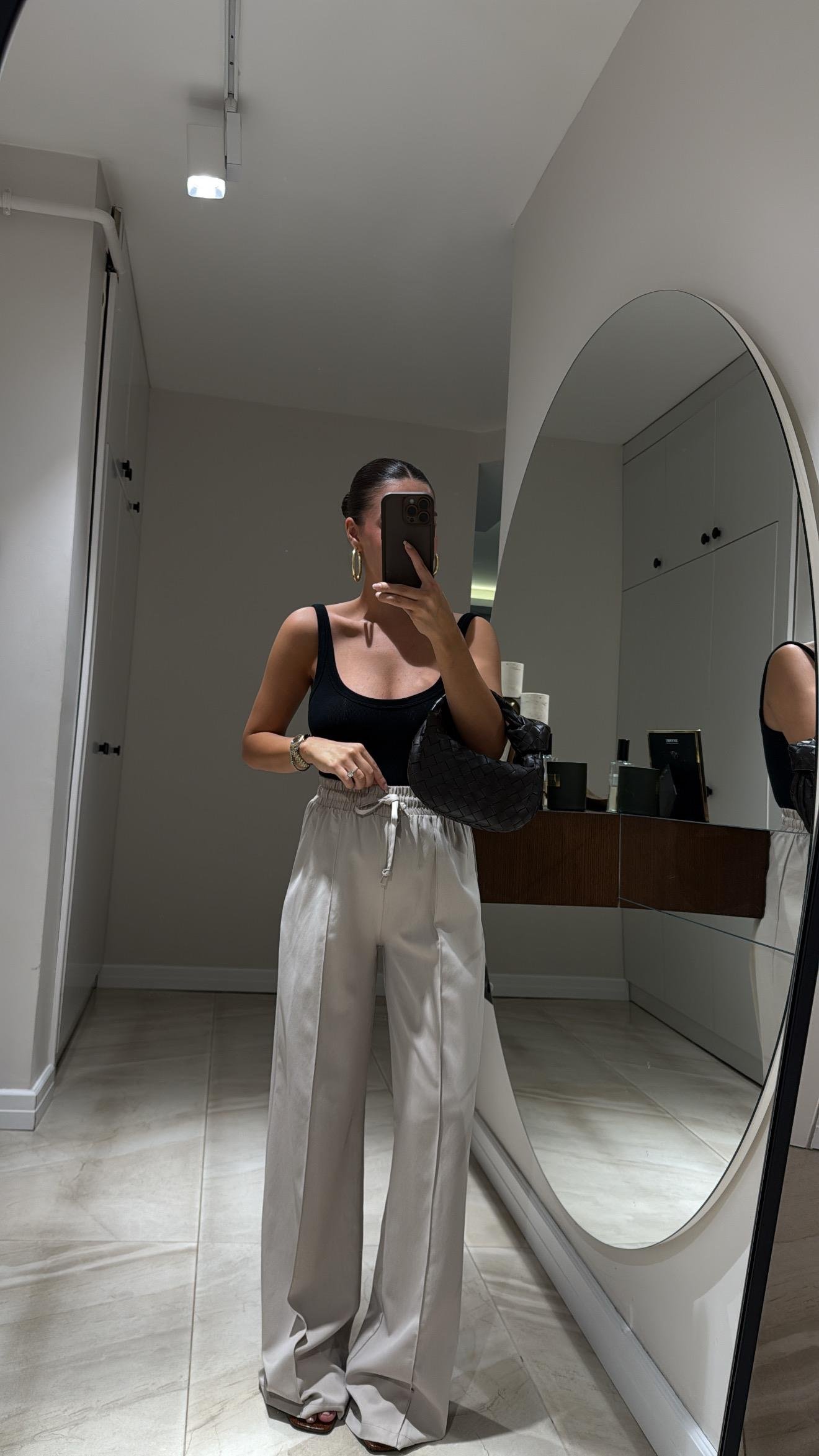 Taş Beli Lastikli Ön Dikiş Detaylı Bol Pantolon