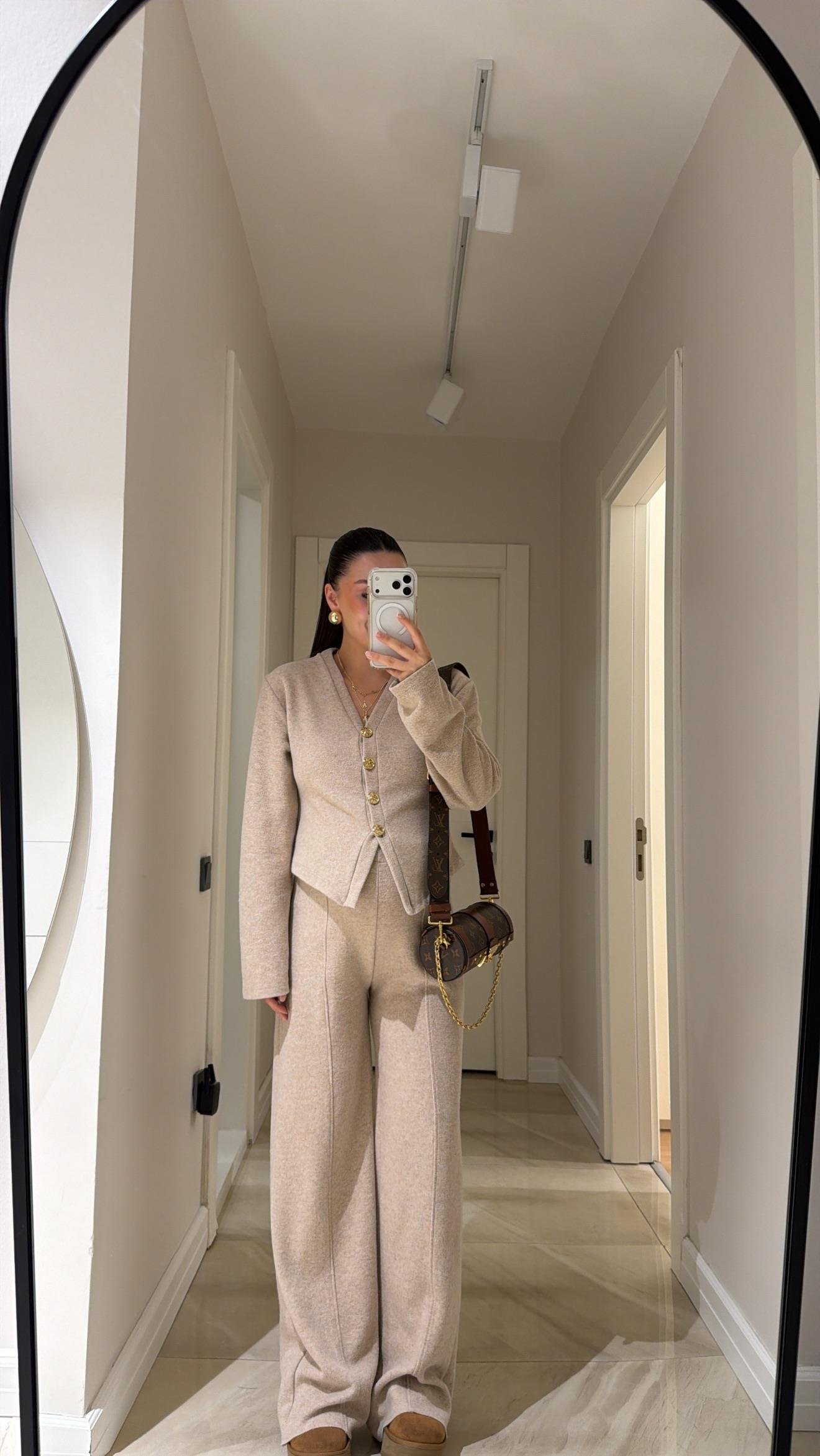 Taş Gold Düğmeli Triko Pantolon Takım