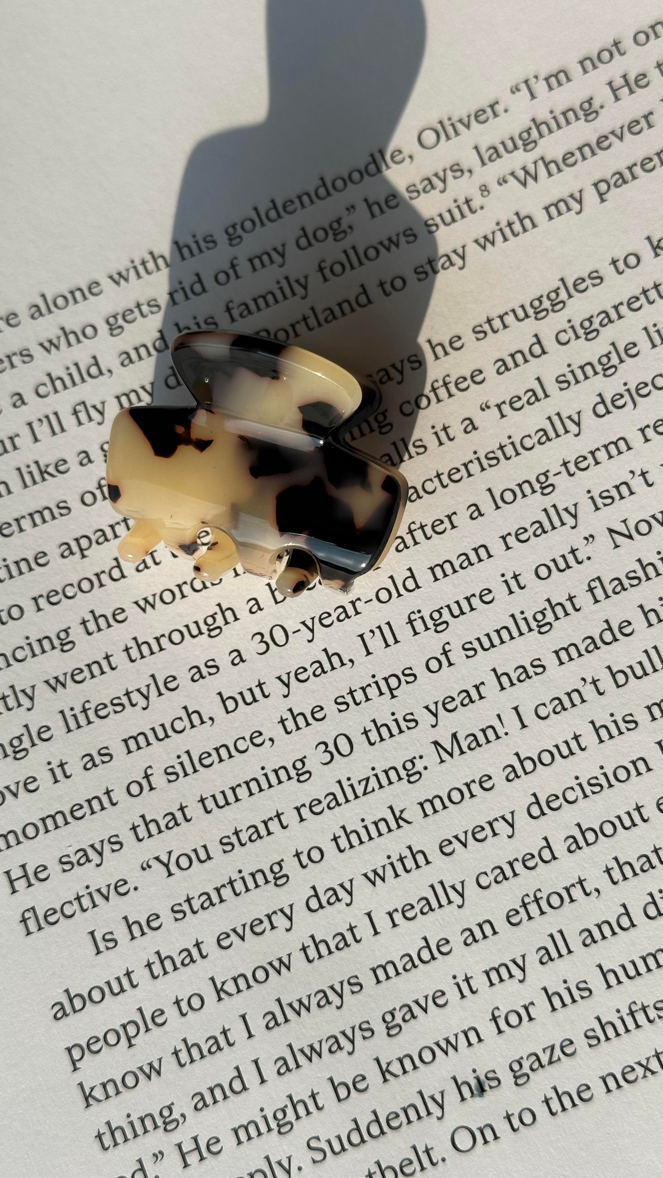 Taş Kahve Desenli Mandal Toka