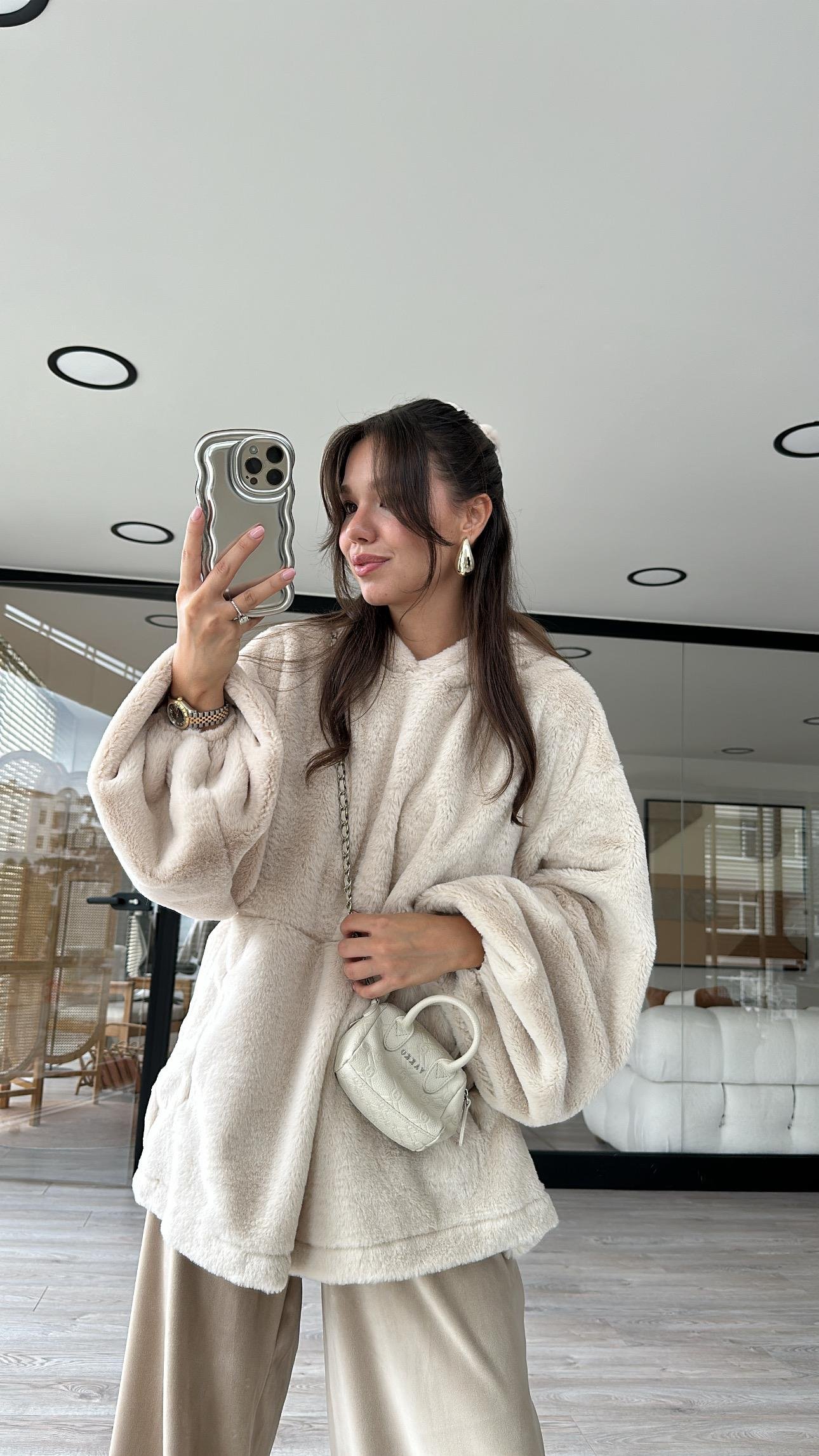 Taş Kapüşonlu Ön Cepli Peluş Sweat 