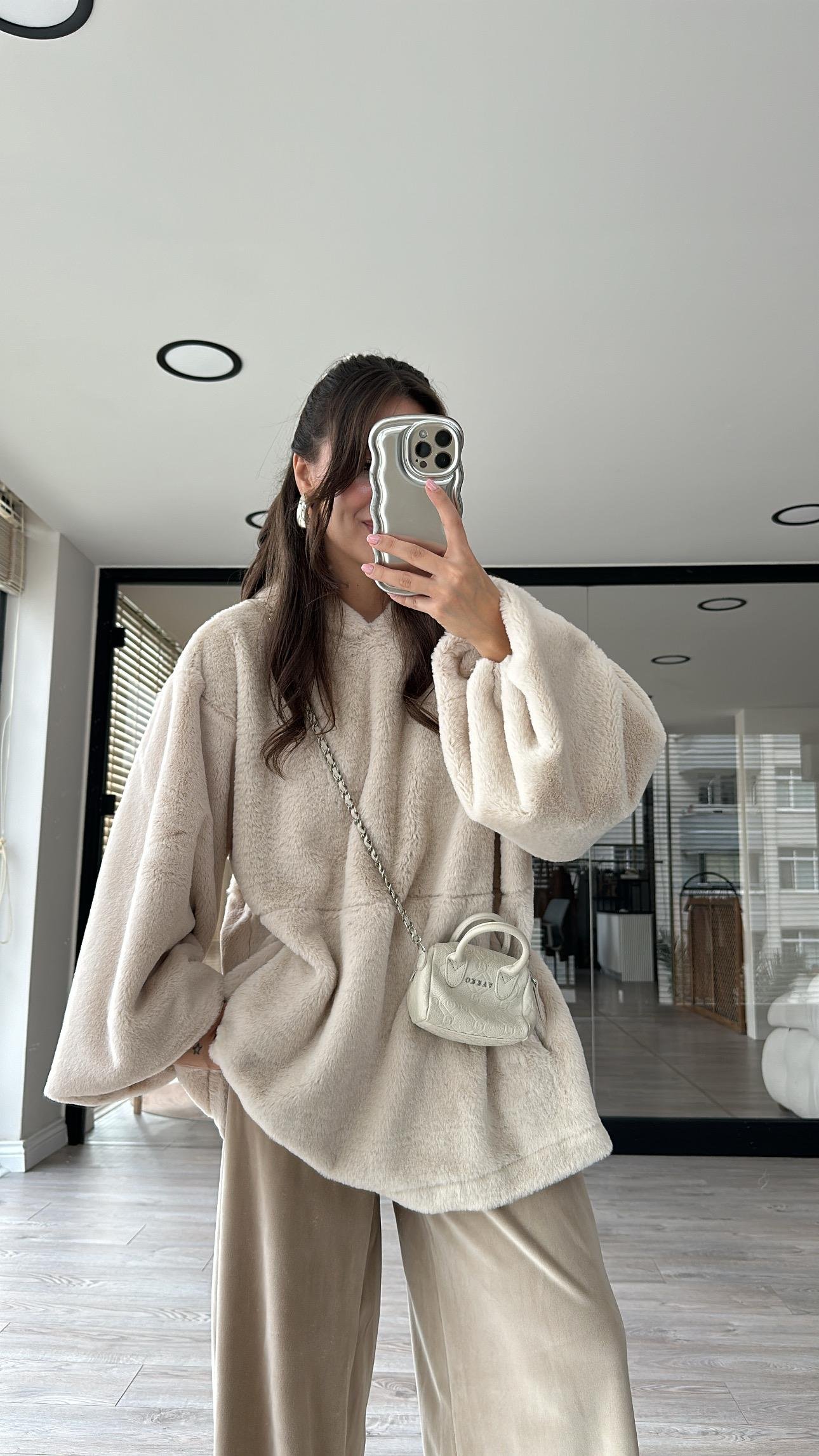 Taş Kapüşonlu Ön Cepli Peluş Sweat 