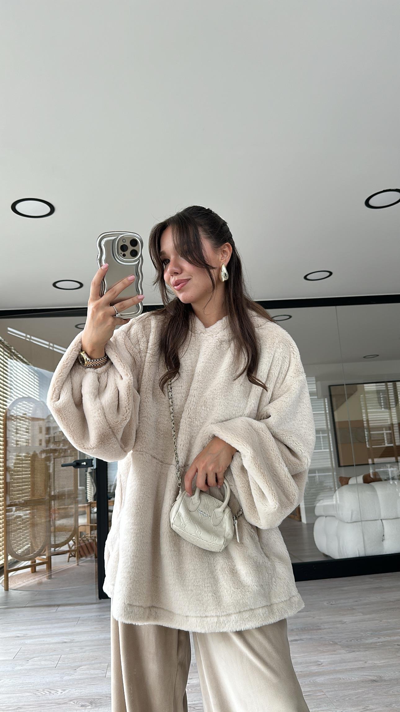 Taş Kapüşonlu Ön Cepli Peluş Sweat 