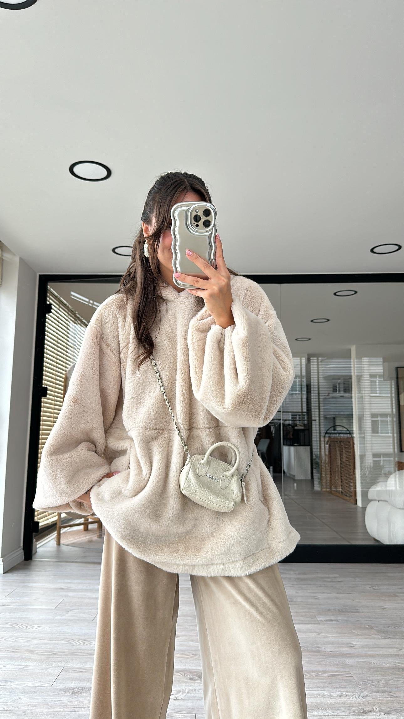 Taş Kapüşonlu Ön Cepli Peluş Sweat 