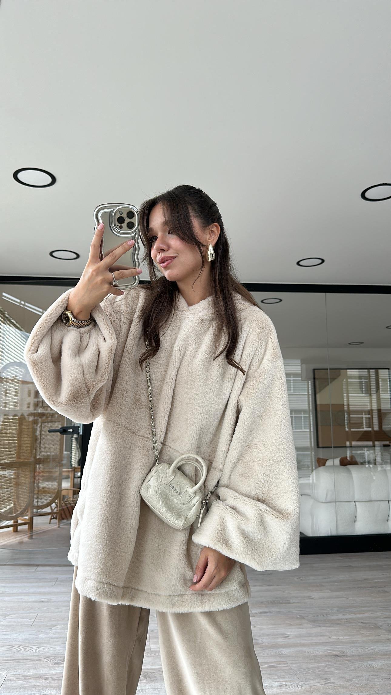 Taş Kapüşonlu Ön Cepli Peluş Sweat 