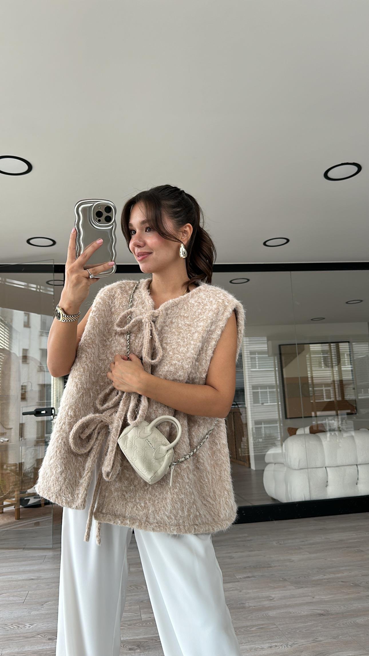 Taş Marka Model Ön Bağlamalı Sakallı Yelek