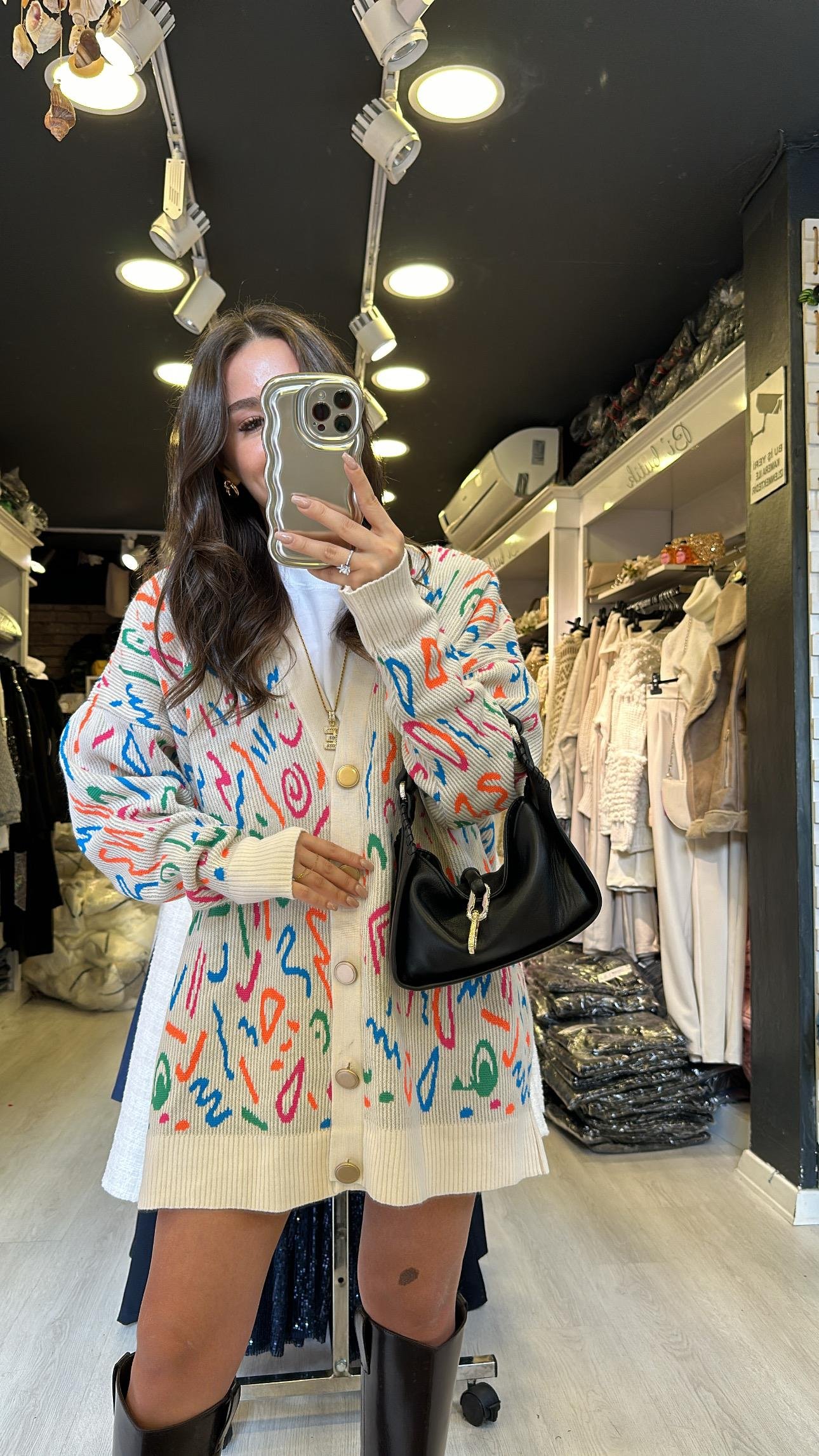 Taş Renklı Yazılı Gold Düğmeli Hırka