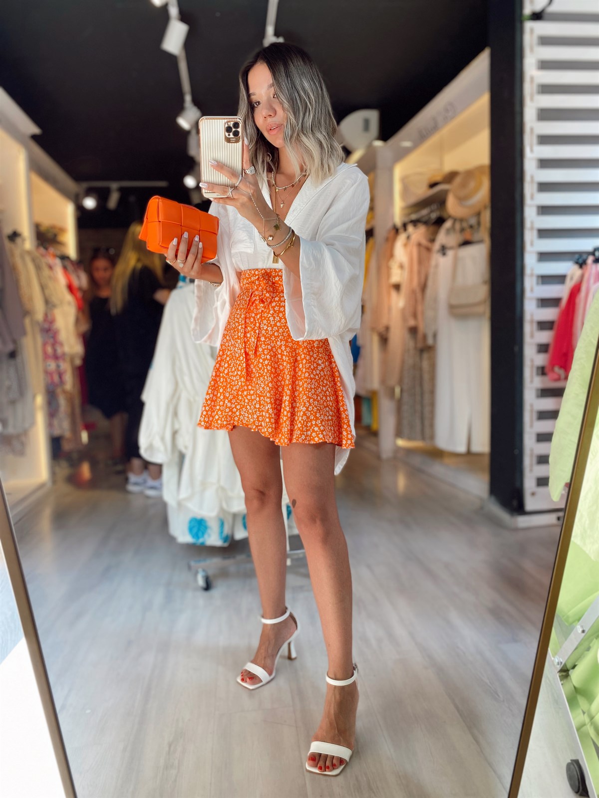 Turuncu Beyaz Çiçekli Şortlu Etek 