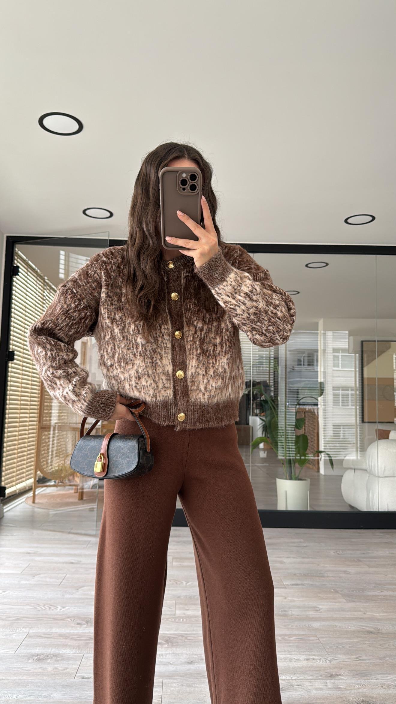 Vanilya Kahve Gold Düğmeli Tüylü Hırka 