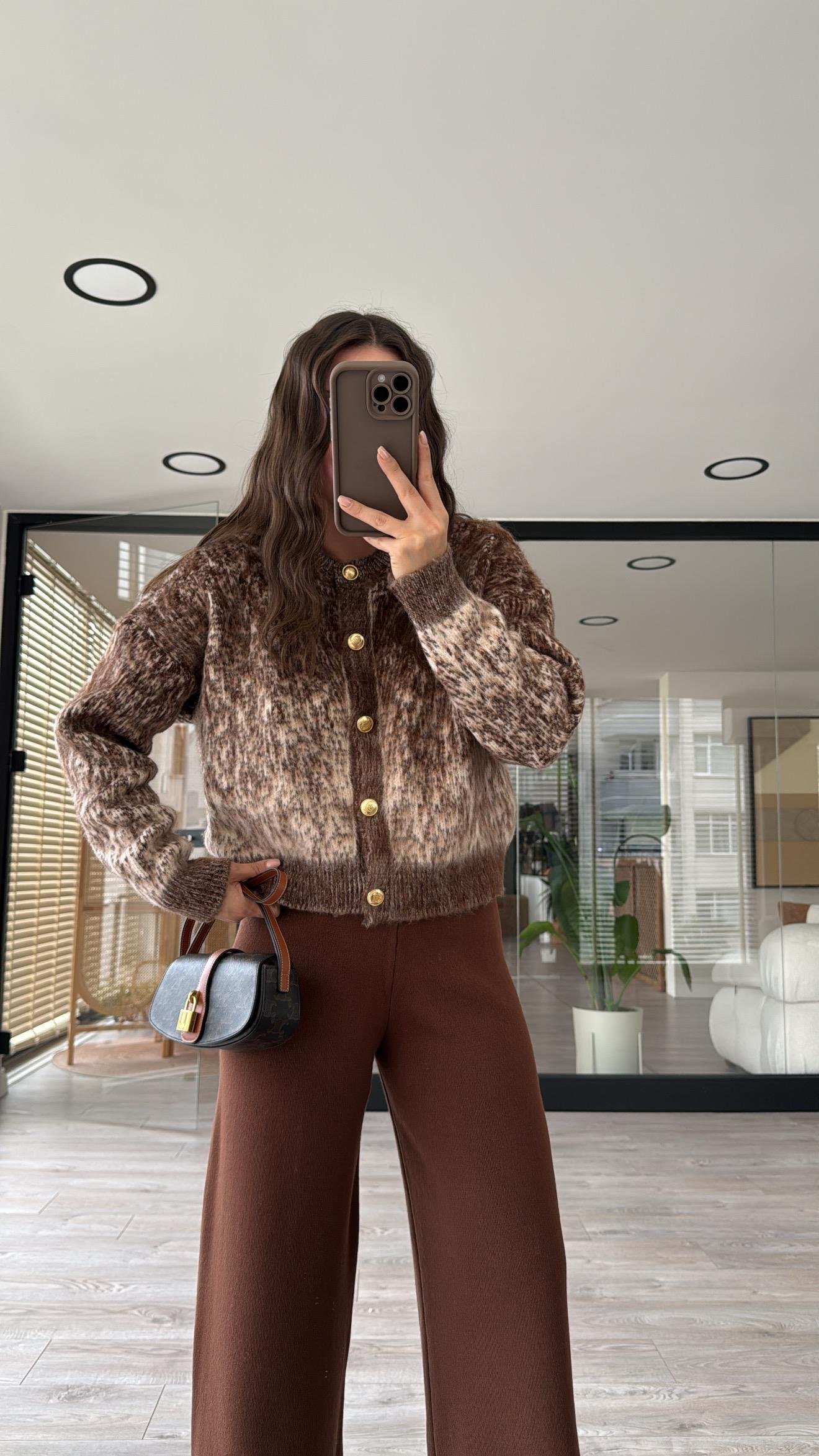 Vanilya Kahve Gold Düğmeli Tüylü Hırka 