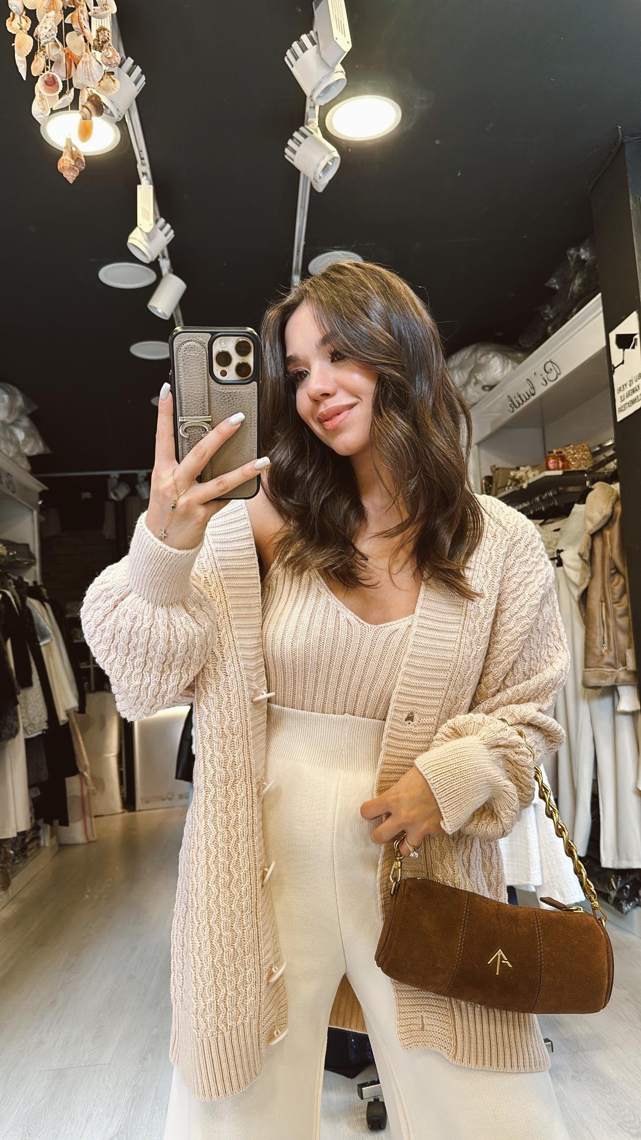 Vanilya Renk Atletli Hırka 