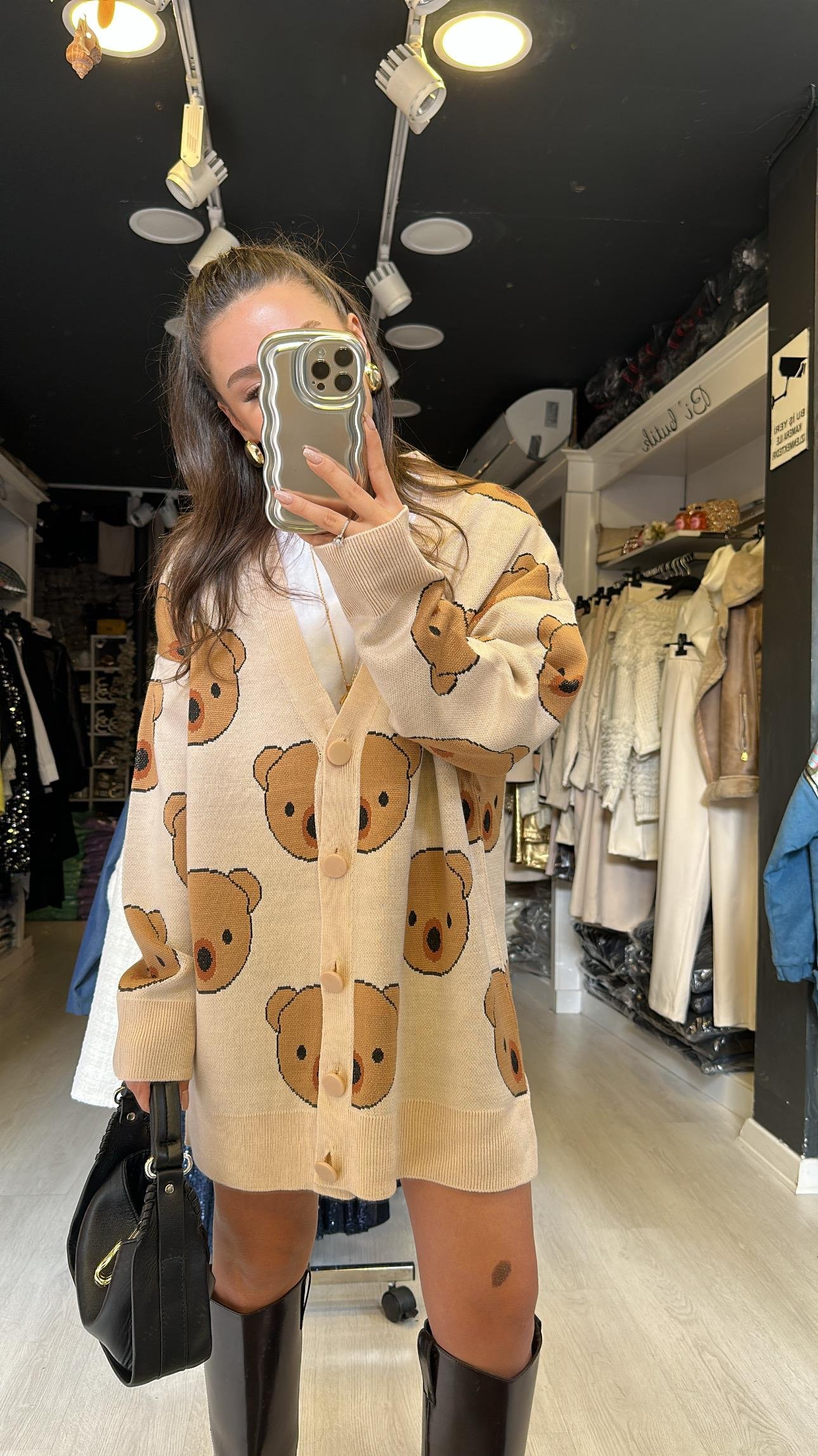 Vanilya Renk Ayıcık Desenli Düğmeli Hırka 