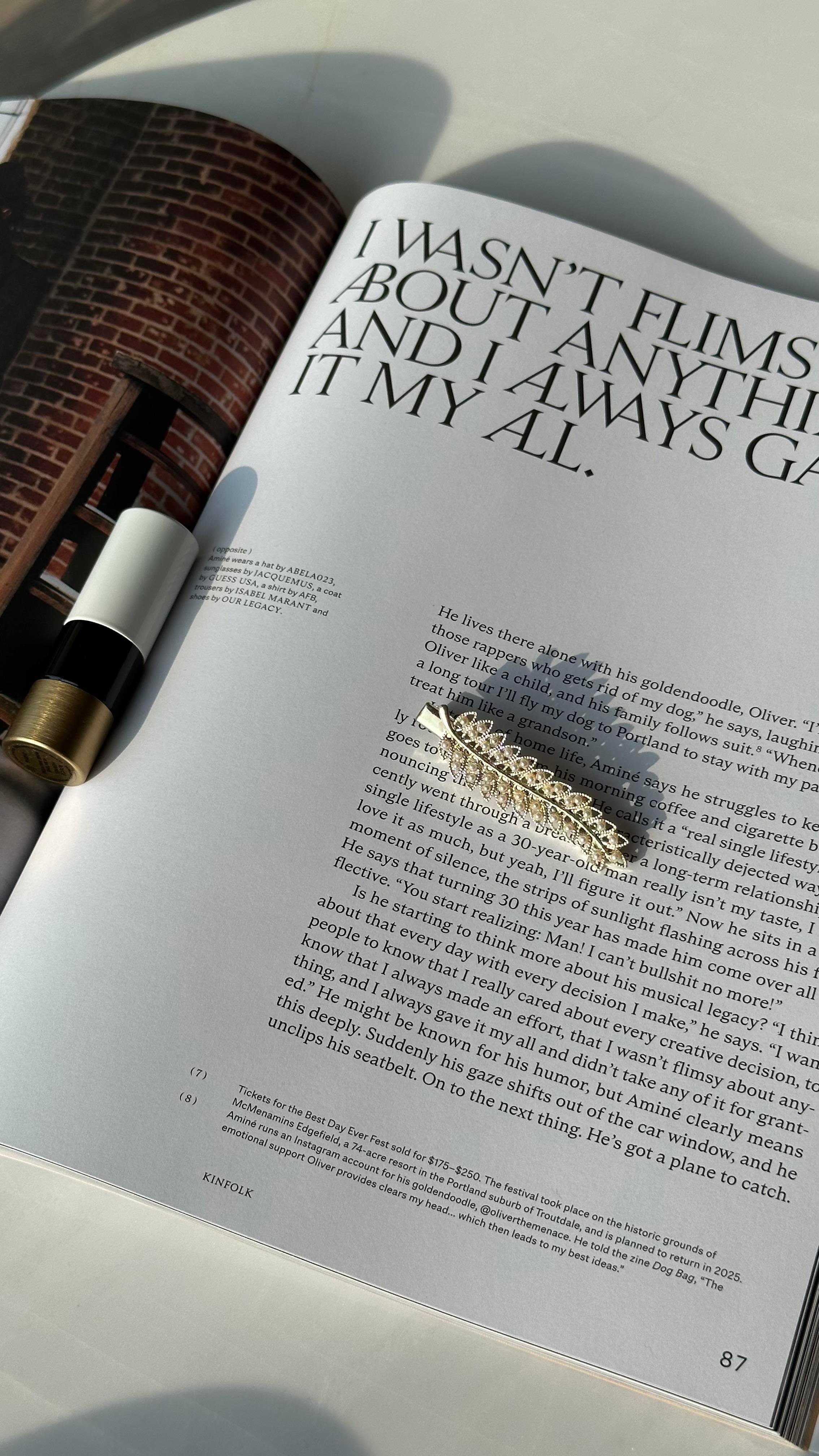 Yaprak Figürlü İncili Kıstırmalı Toka