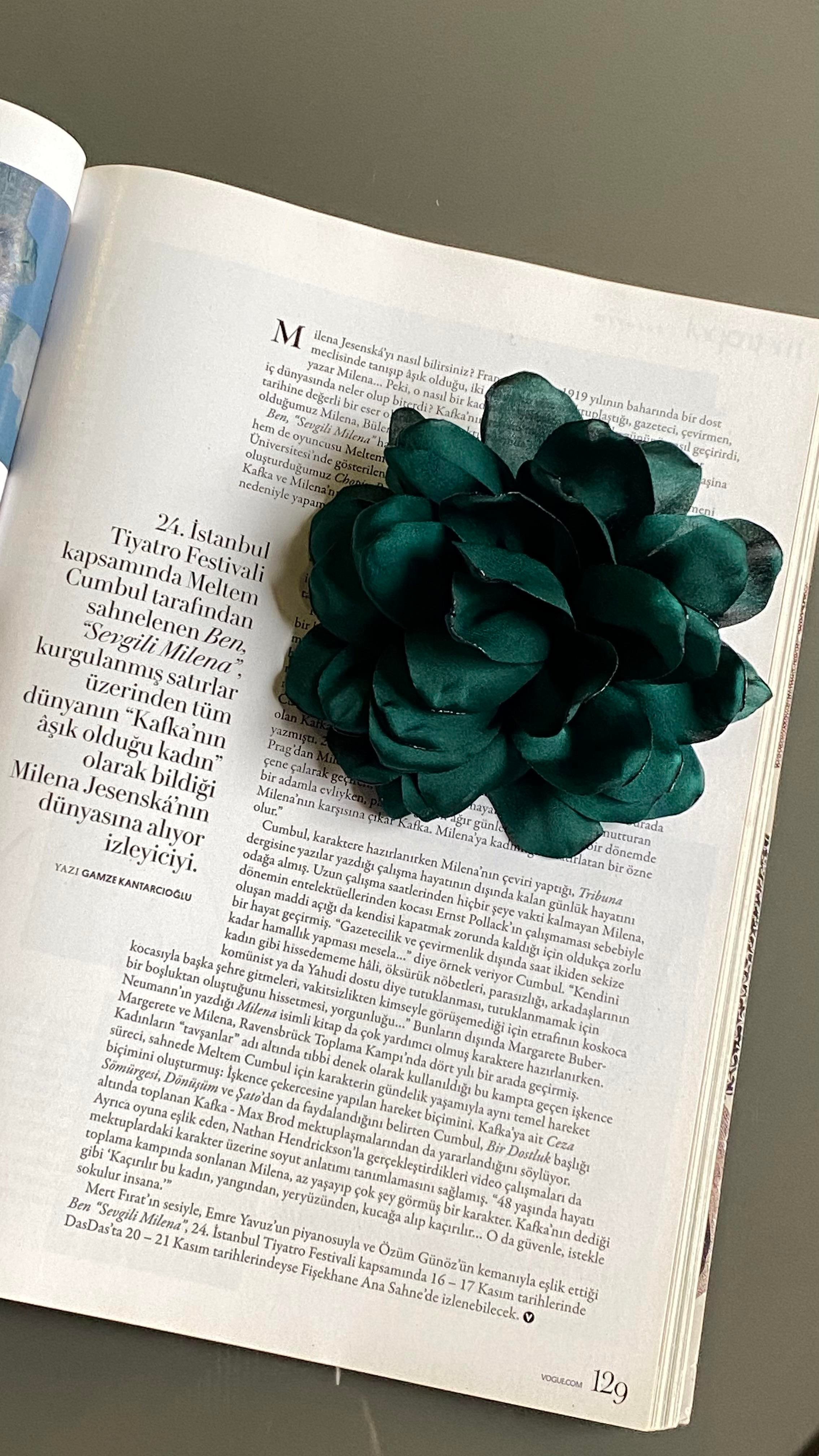 Pembe Çiçek Model Büyük Broş