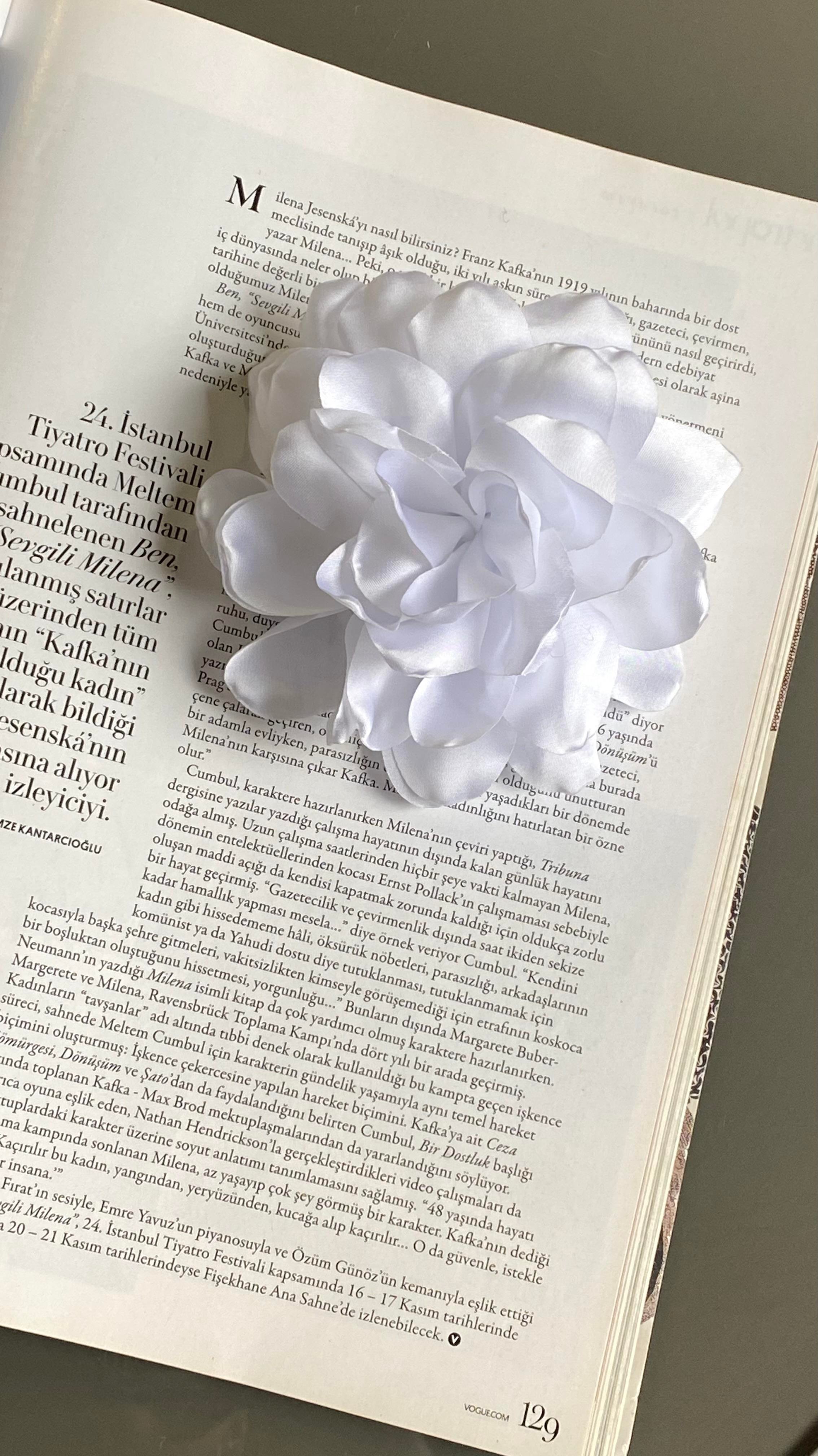 Yeşil Çiçek Model Büyük Broş