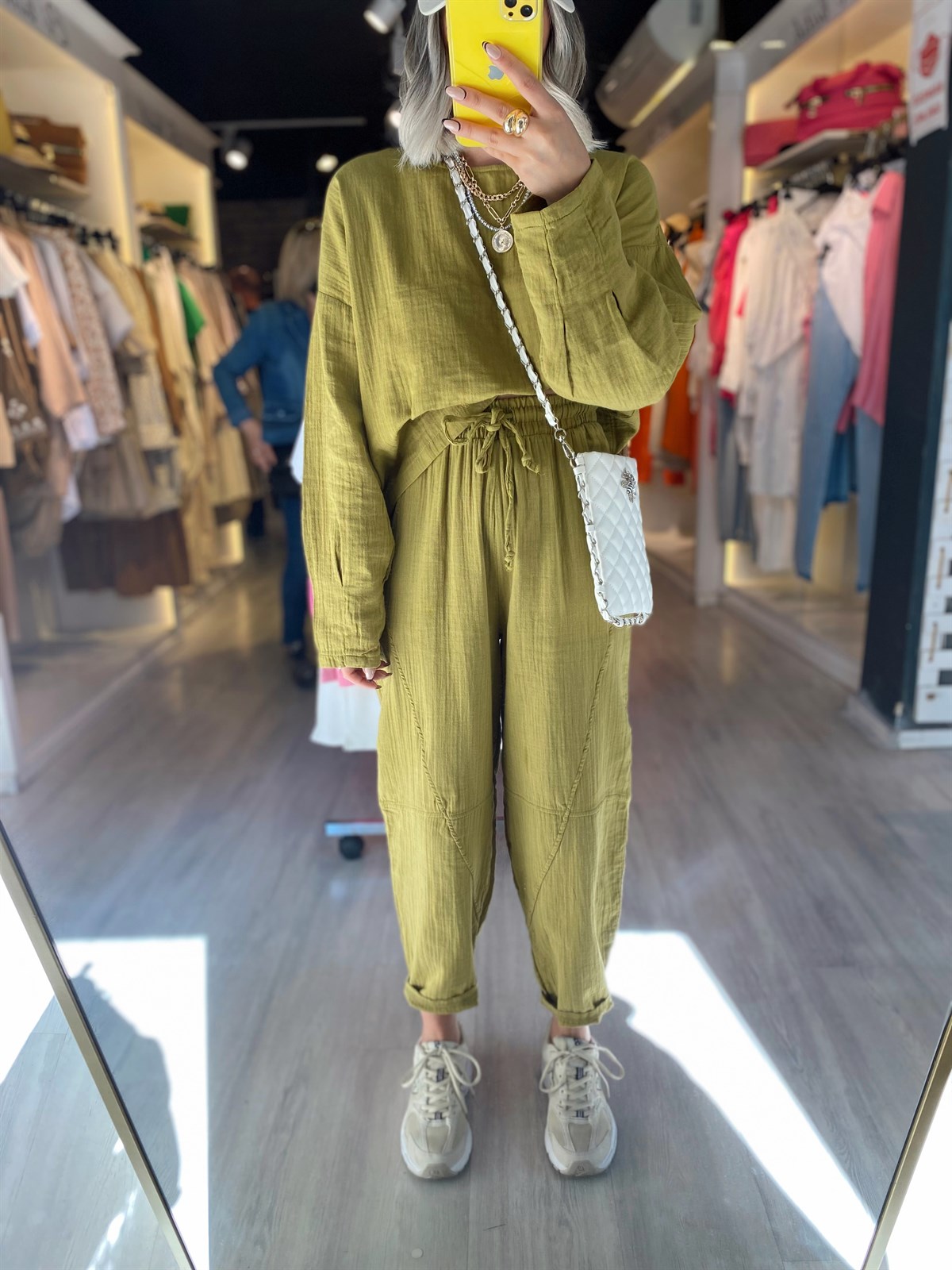 Yeşil Parça Kesim Detaylı Pantolon