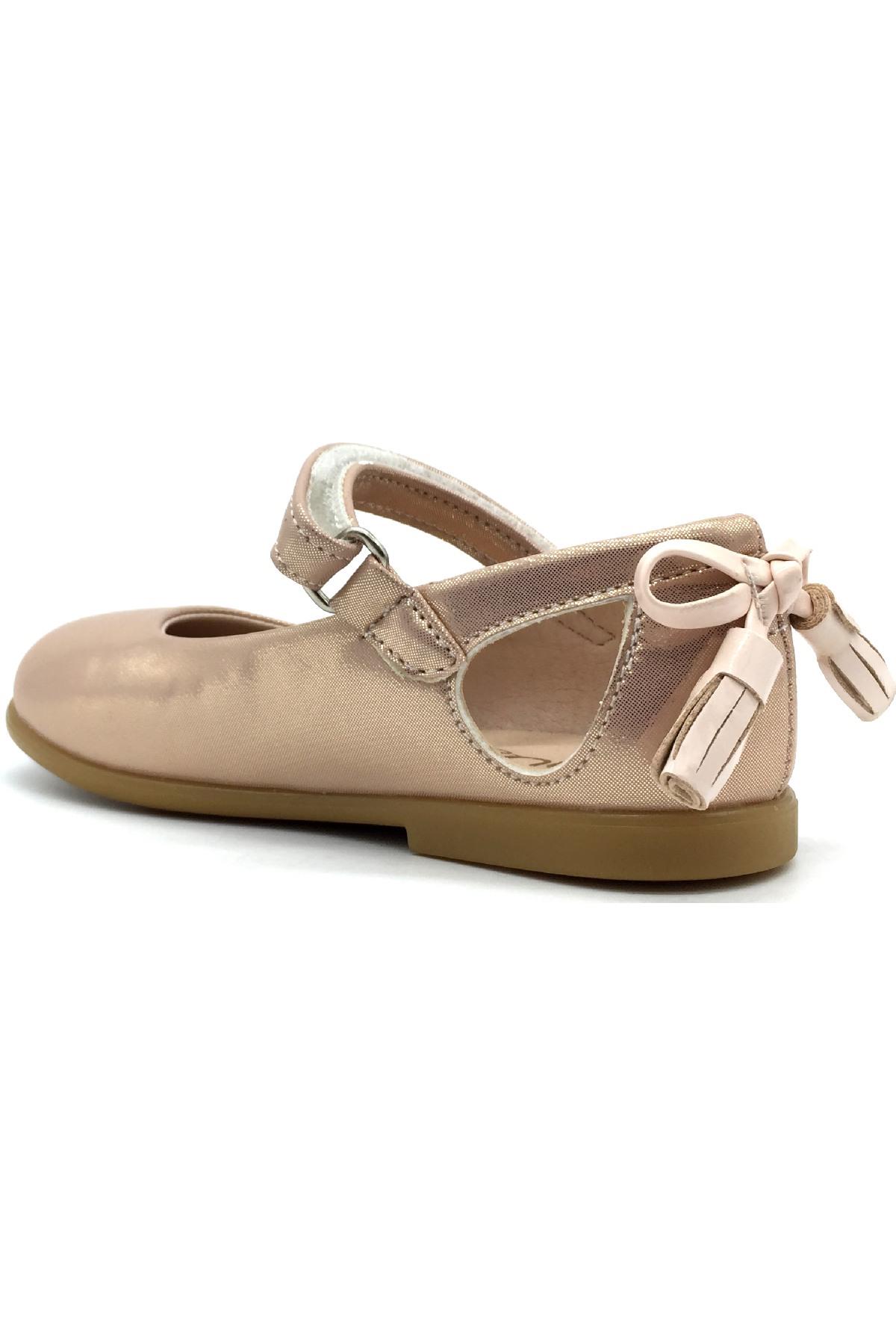 Arkadan Fiyonklu Çocuk Babeti Pudra İğne