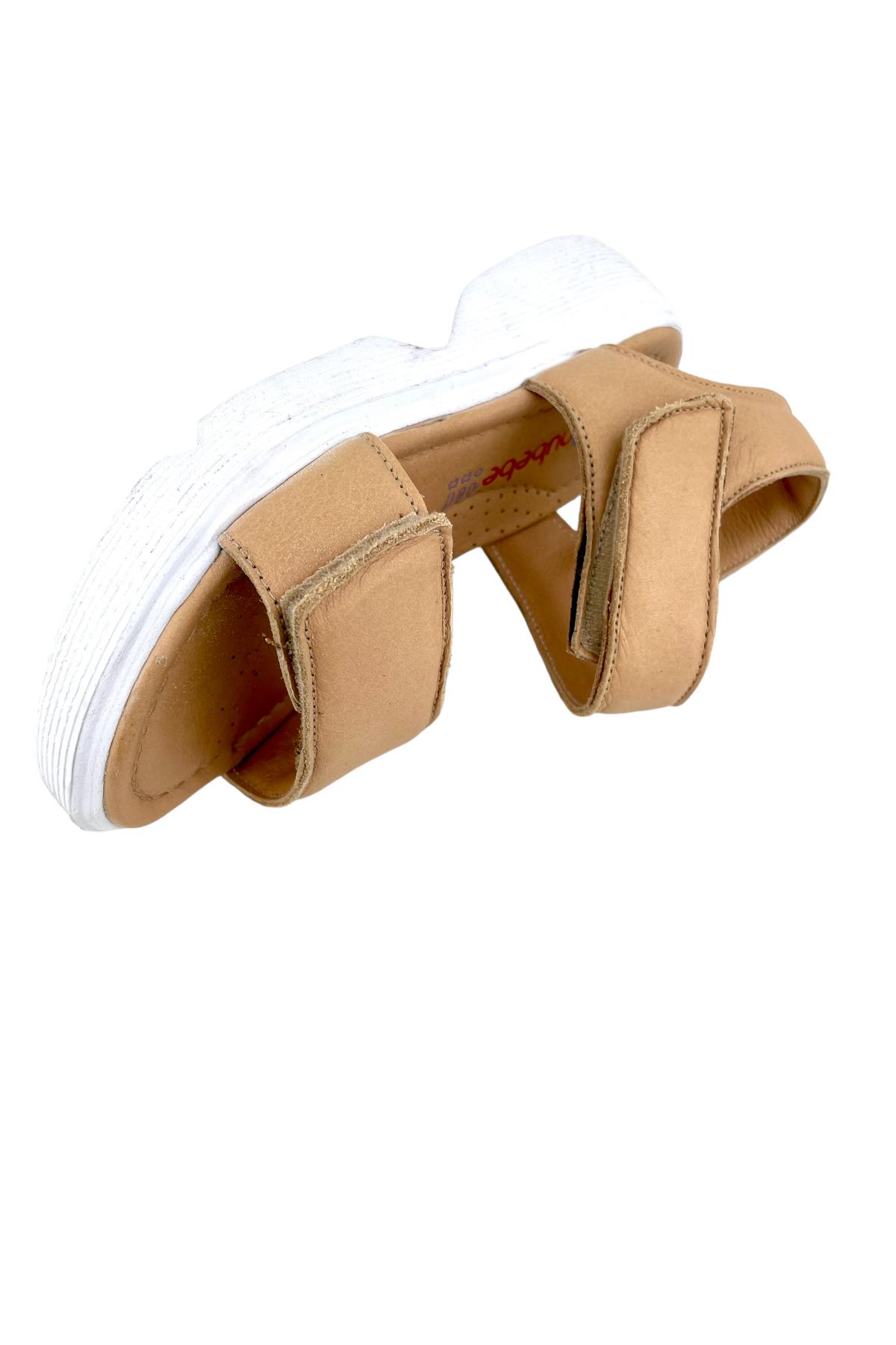 Yüksek Tabanlı Bantlı Deri Sandalet Karamel