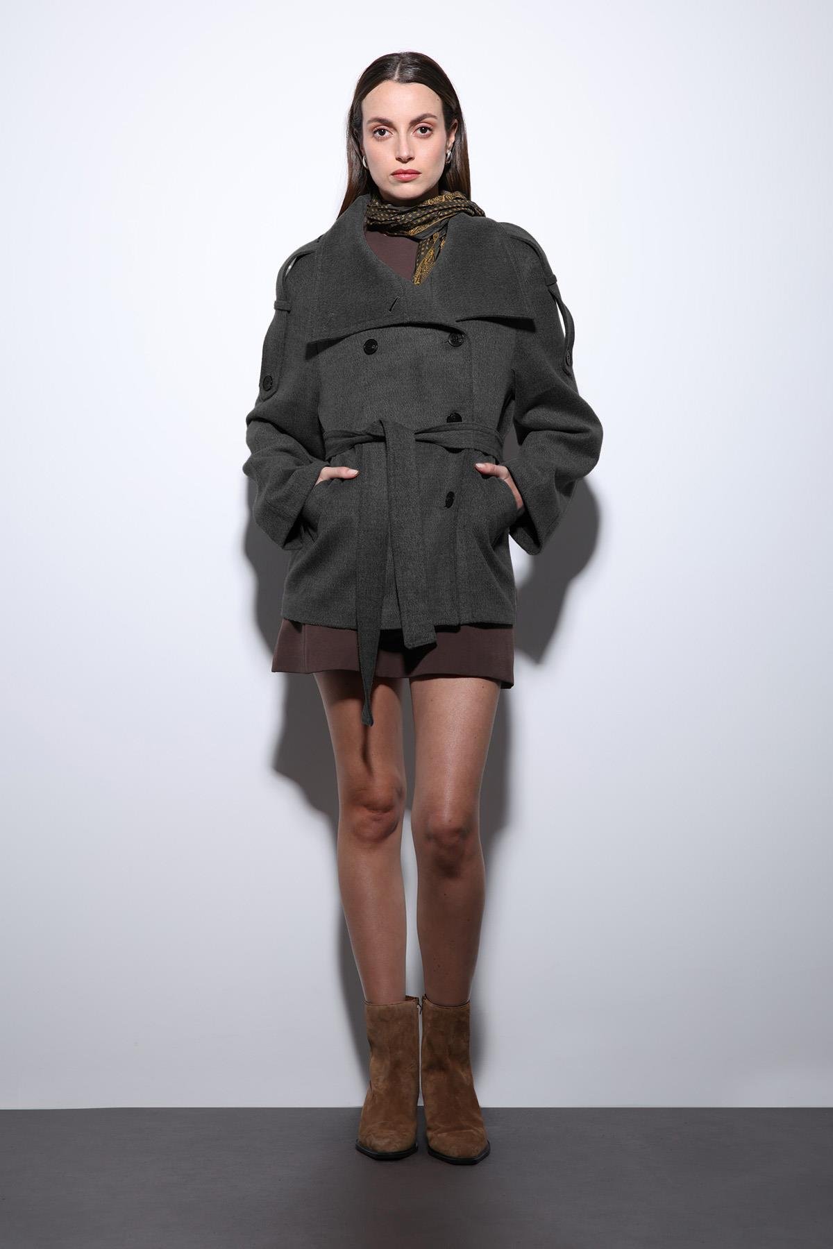 Antioch Antrasit Dik Yaka Kruvaze Kadın Kaban