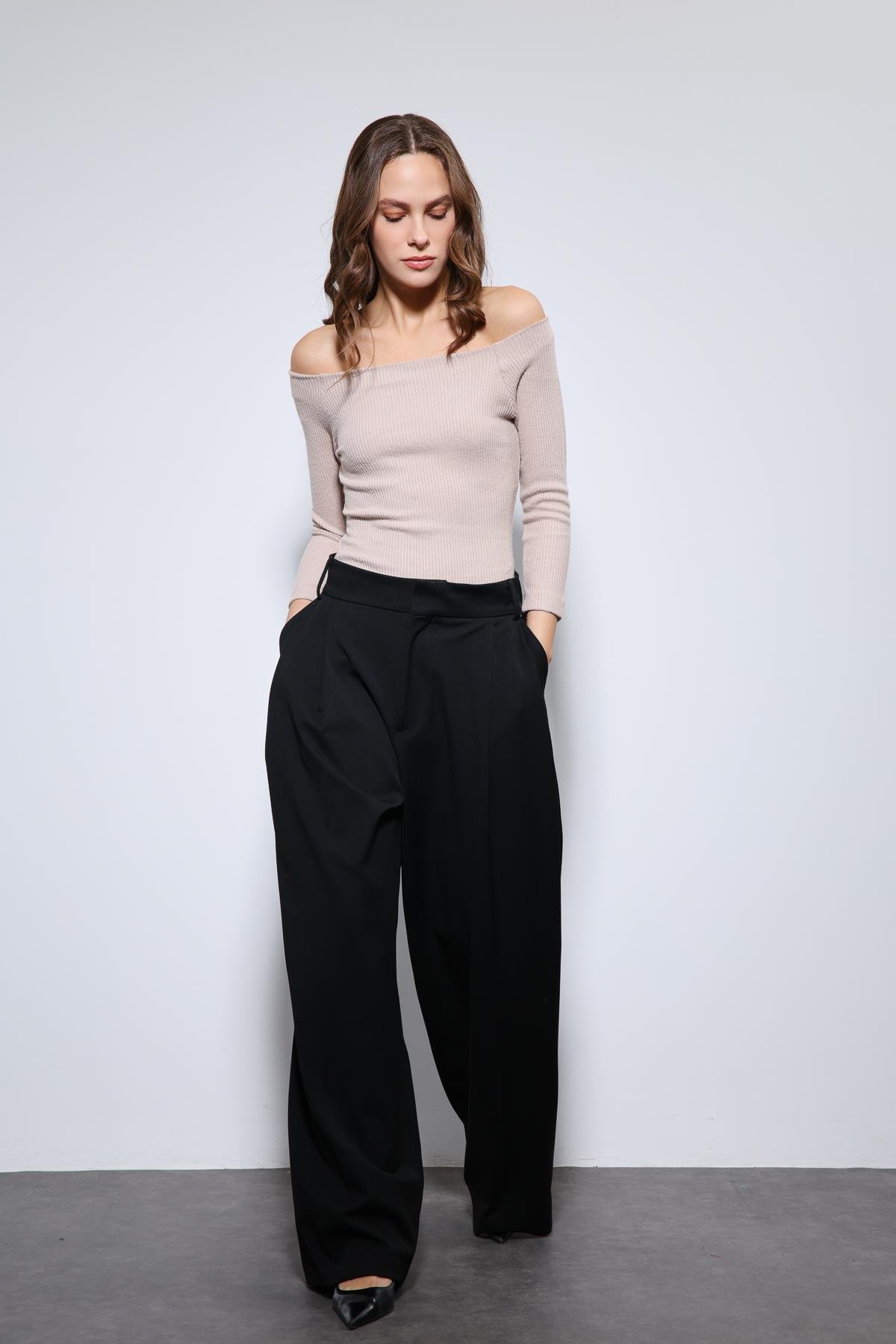 Antioch Bej Açık Omuz Detaylı Top