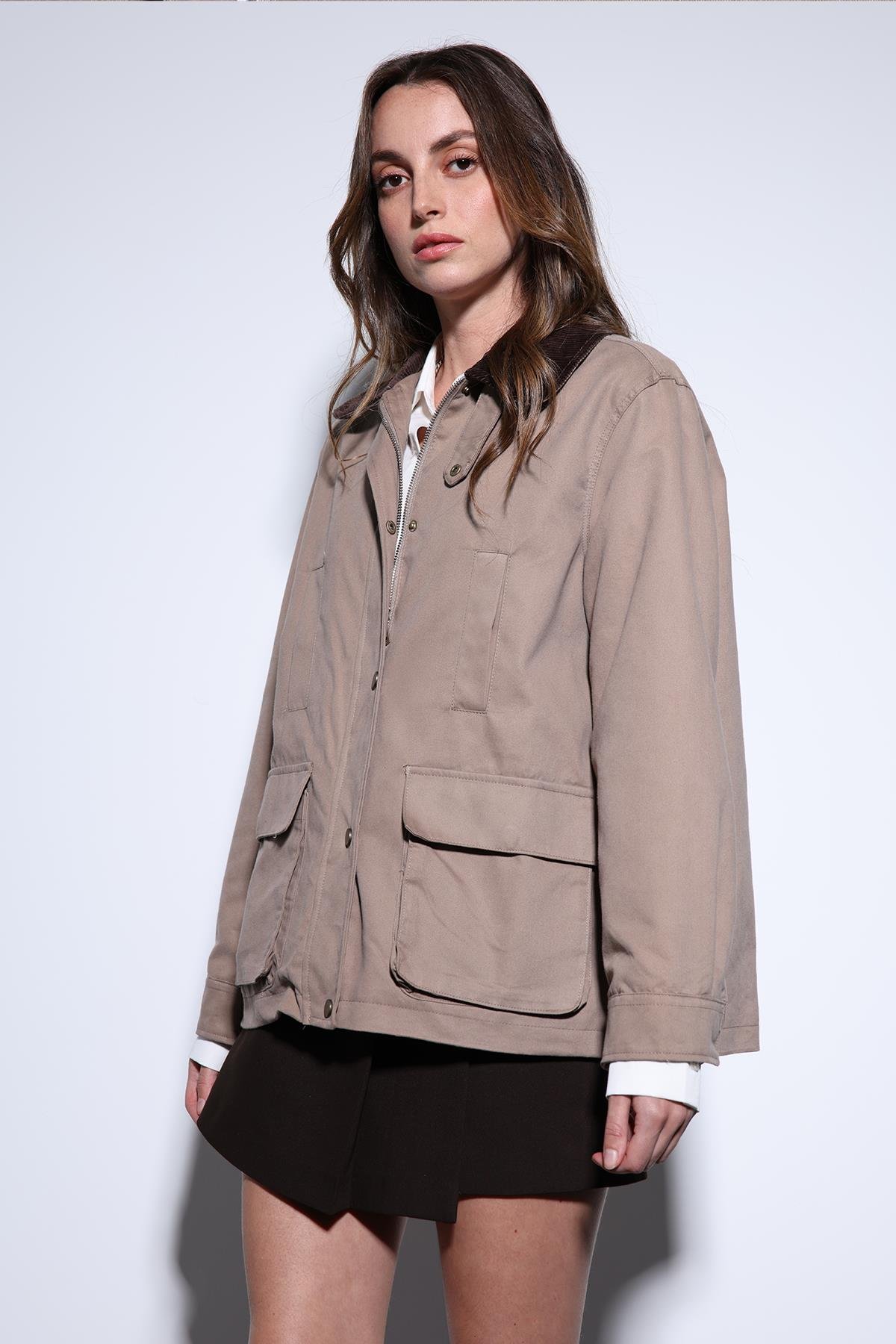 Antioch Bej Kontrast Yaka Kadın Ceket