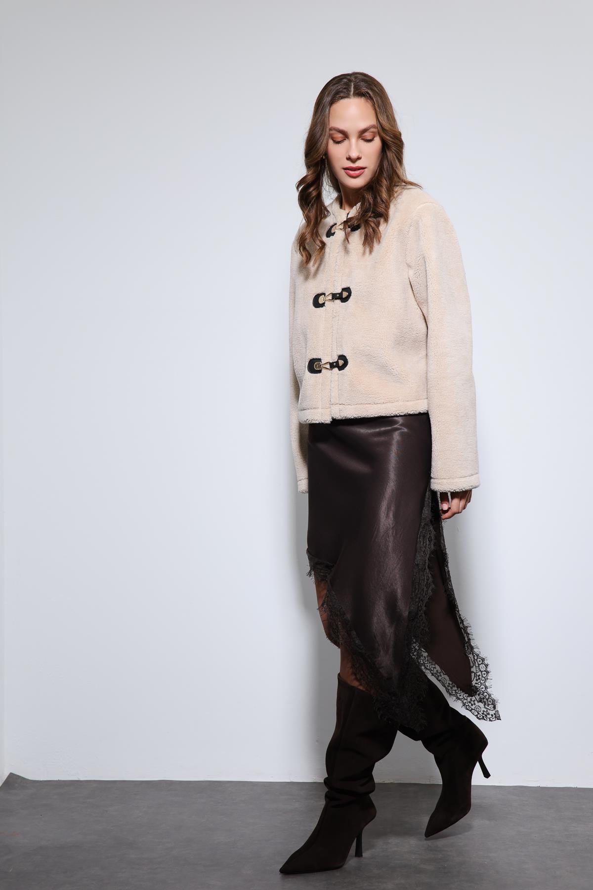 Antioch Bej Süslü Düğmeli Suni Kürk Ceket