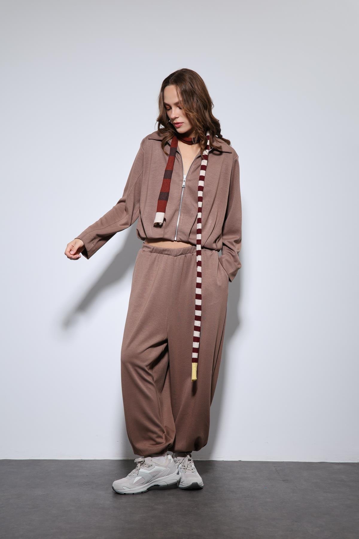 Antioch Bej Volümlü Ceket ve Paça Lastikli Eşofman Takım