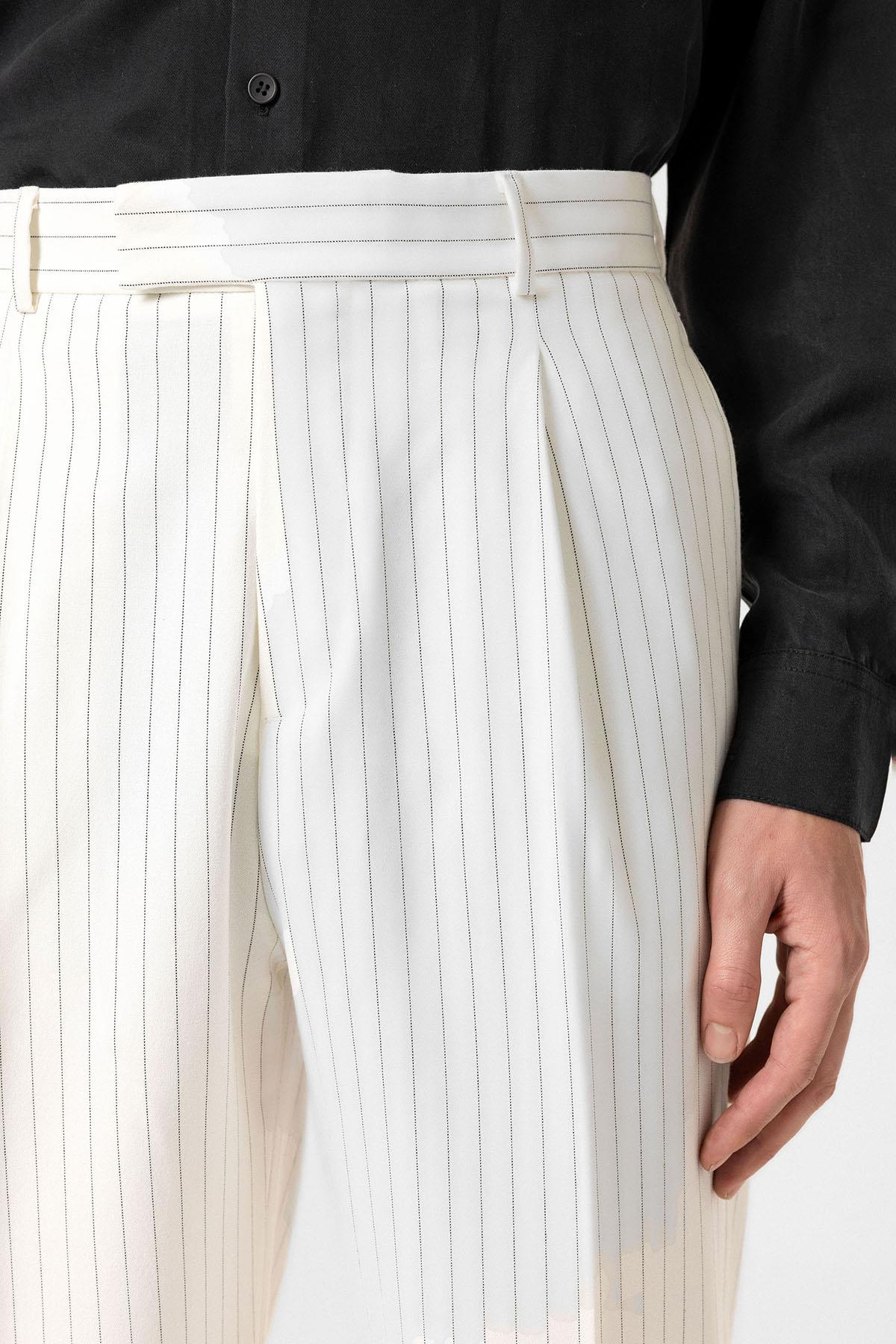 Antioch Beyaz Çizgili Relaxed Fit Erkek Pantolon