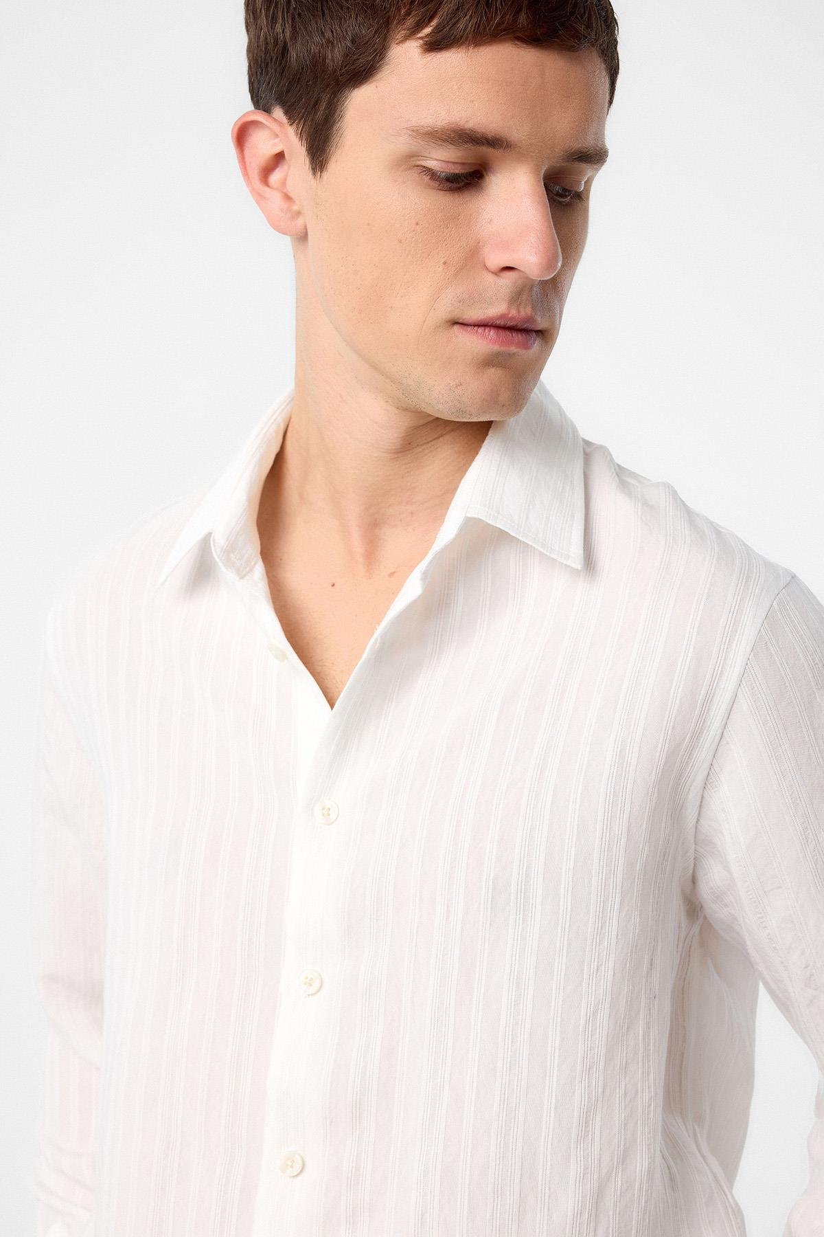 Antioch Beyaz Çizgili ve Dokulu Erkek Gömlek