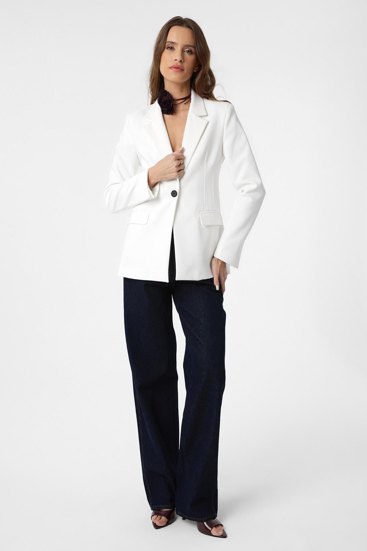 Antioch Beyaz Vücuda Oturan Kadın Blazer Ceket