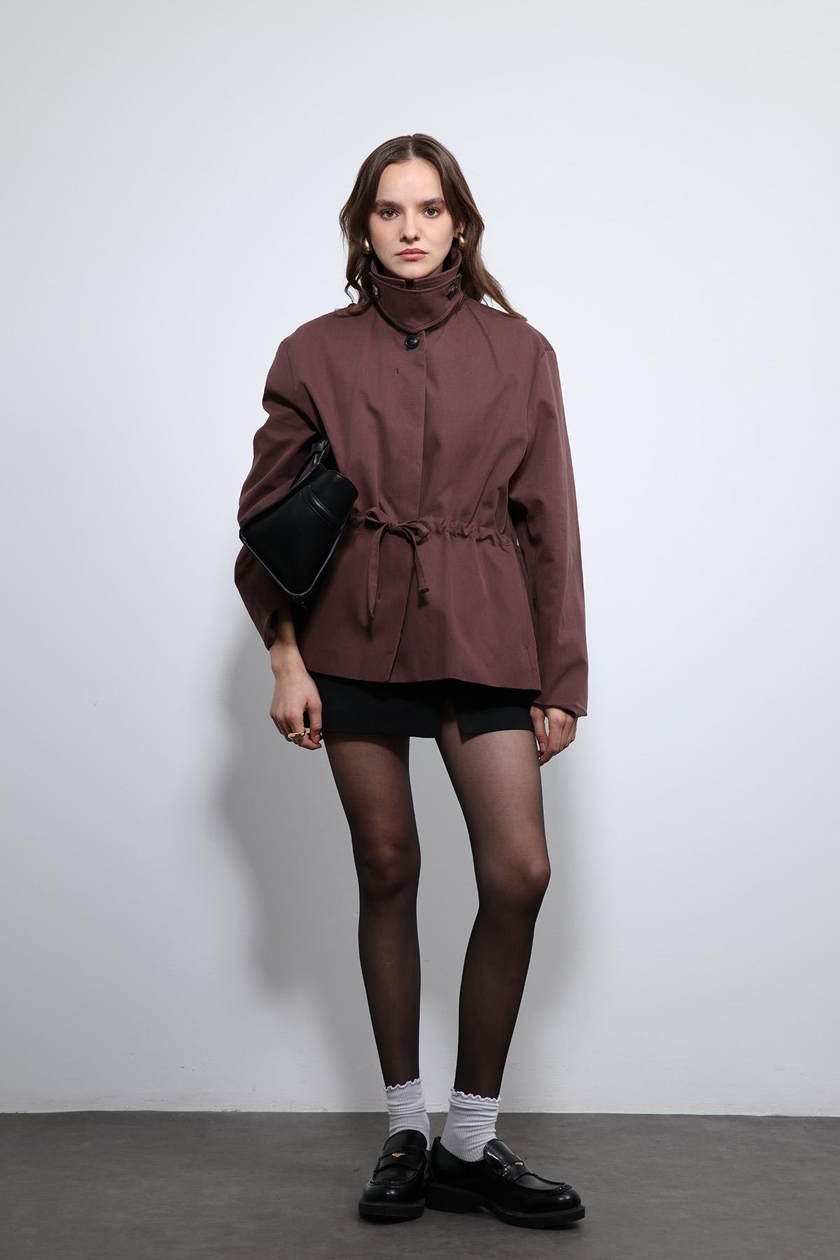 Antioch Bordo Ayarlanabilir Bele Sahip Kısa Trençkot