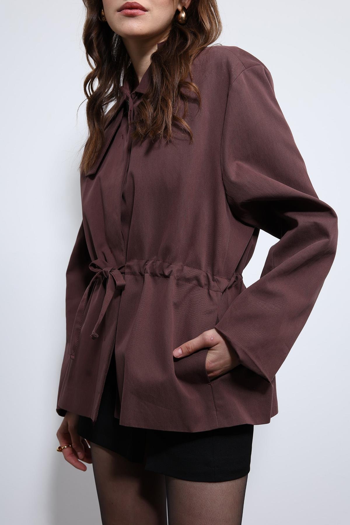 Antioch Bordo Ayarlanabilir Bele Sahip Kısa Trençkot