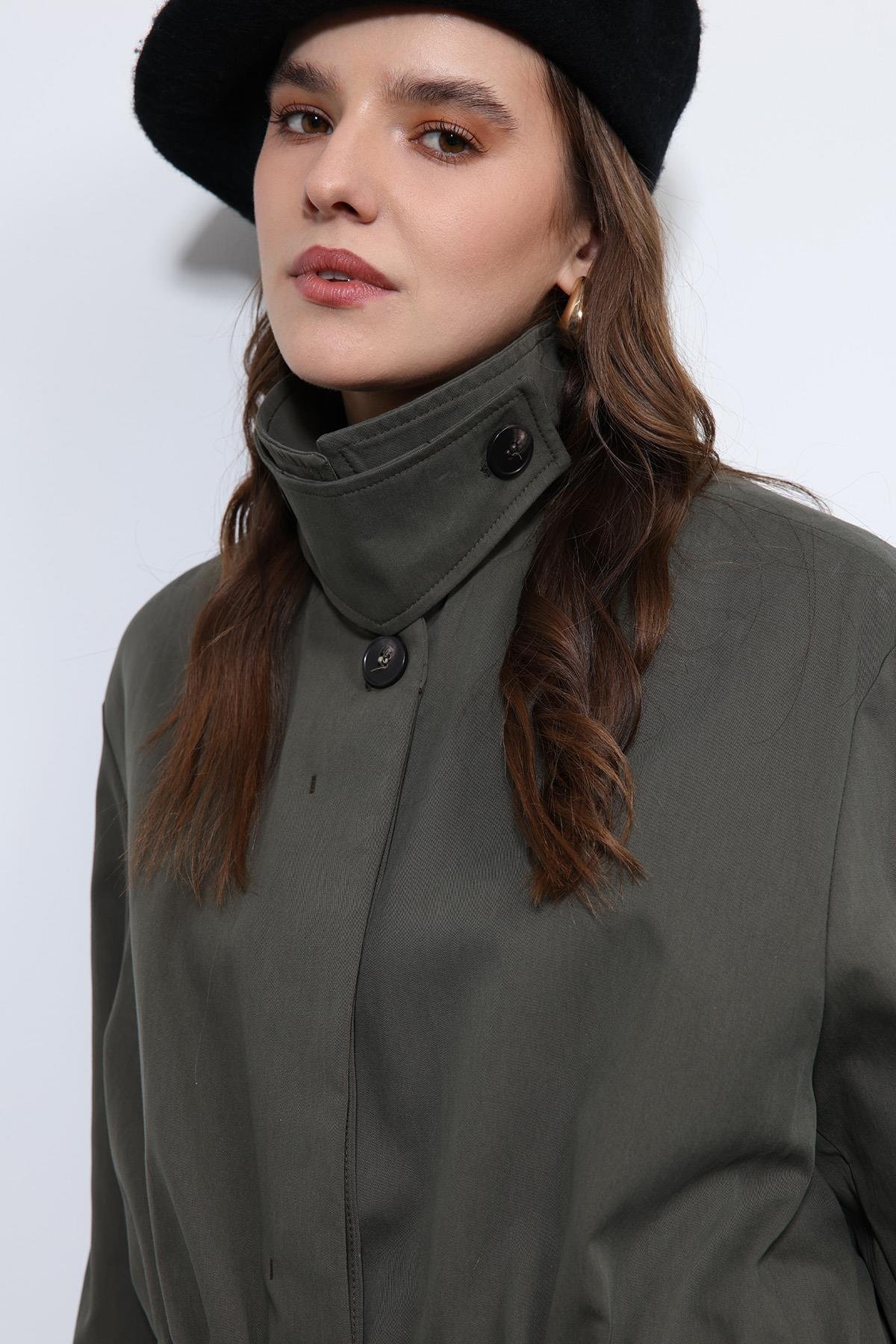 Antioch Haki Ayarlanabilir Bele Sahip Kısa Trençkot