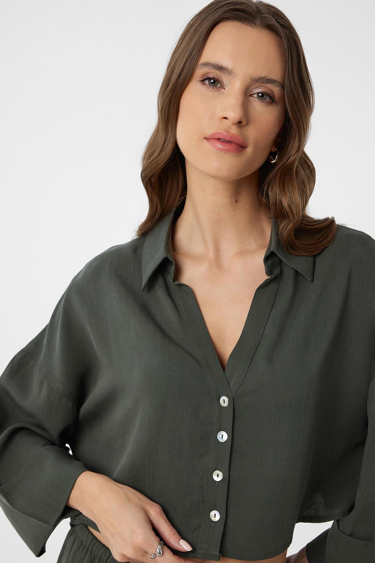 Antioch Haki Crop Kadın Gömlek