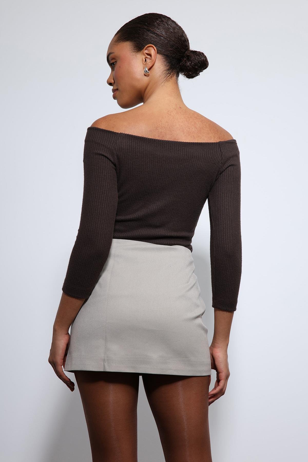 Antioch Kahve Açık Omuz Detaylı Top