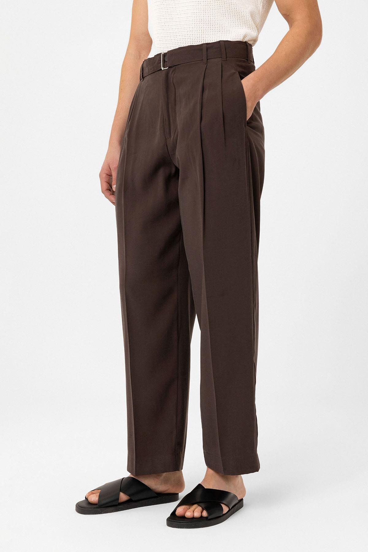 Antioch Kahve Modal Kumaş Relax Fit Kemerli Erkek Pantolon