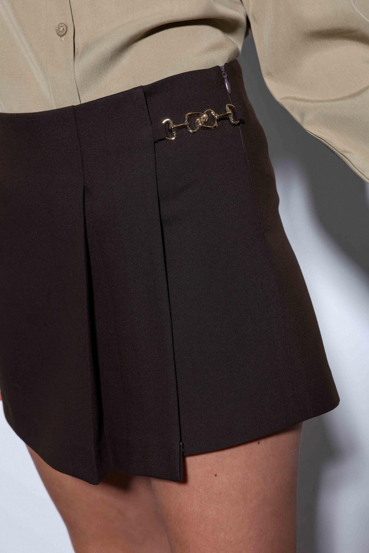 Antioch Kahve Pileli Zincir Detaylı Şort Etek