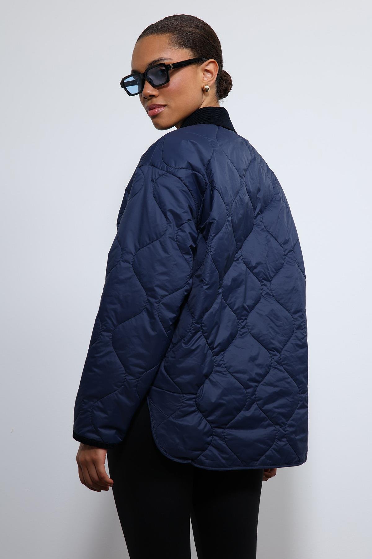 Antioch Lacivert Kontrast Yaka Desenli Mont