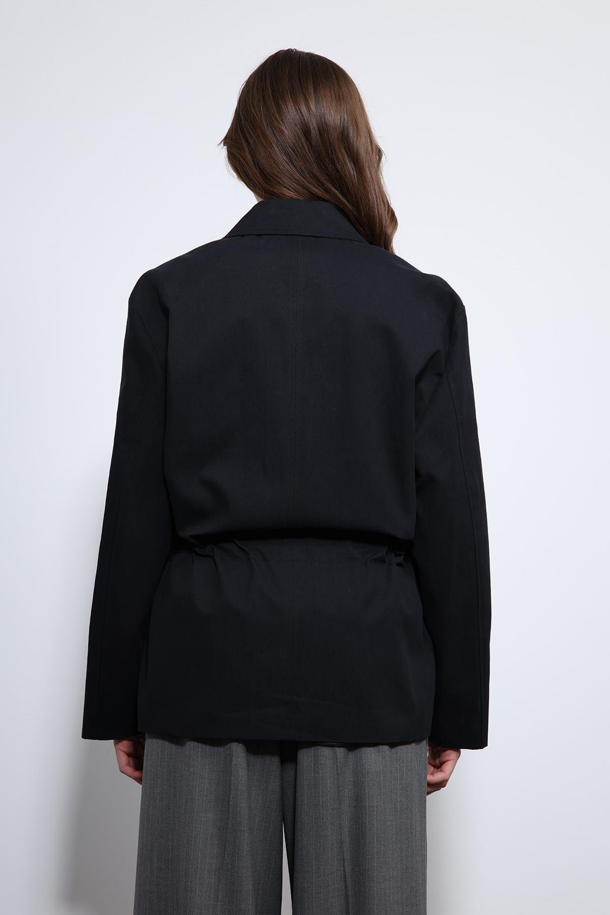 Antioch Siyah Ayarlanabilir Bele Sahip Kısa Trençkot