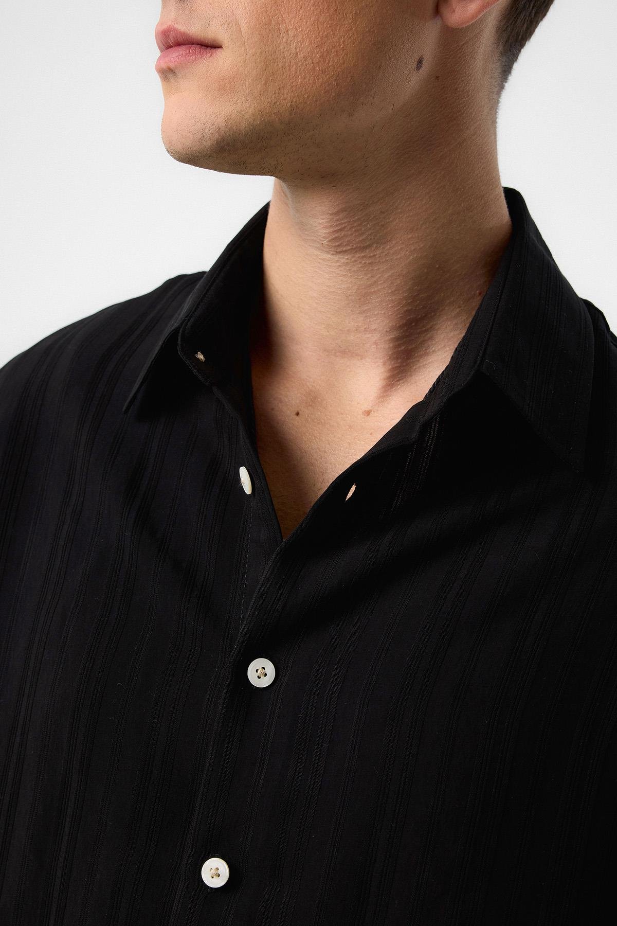 Antioch Siyah Çizgili ve Dokulu Erkek Gömlek