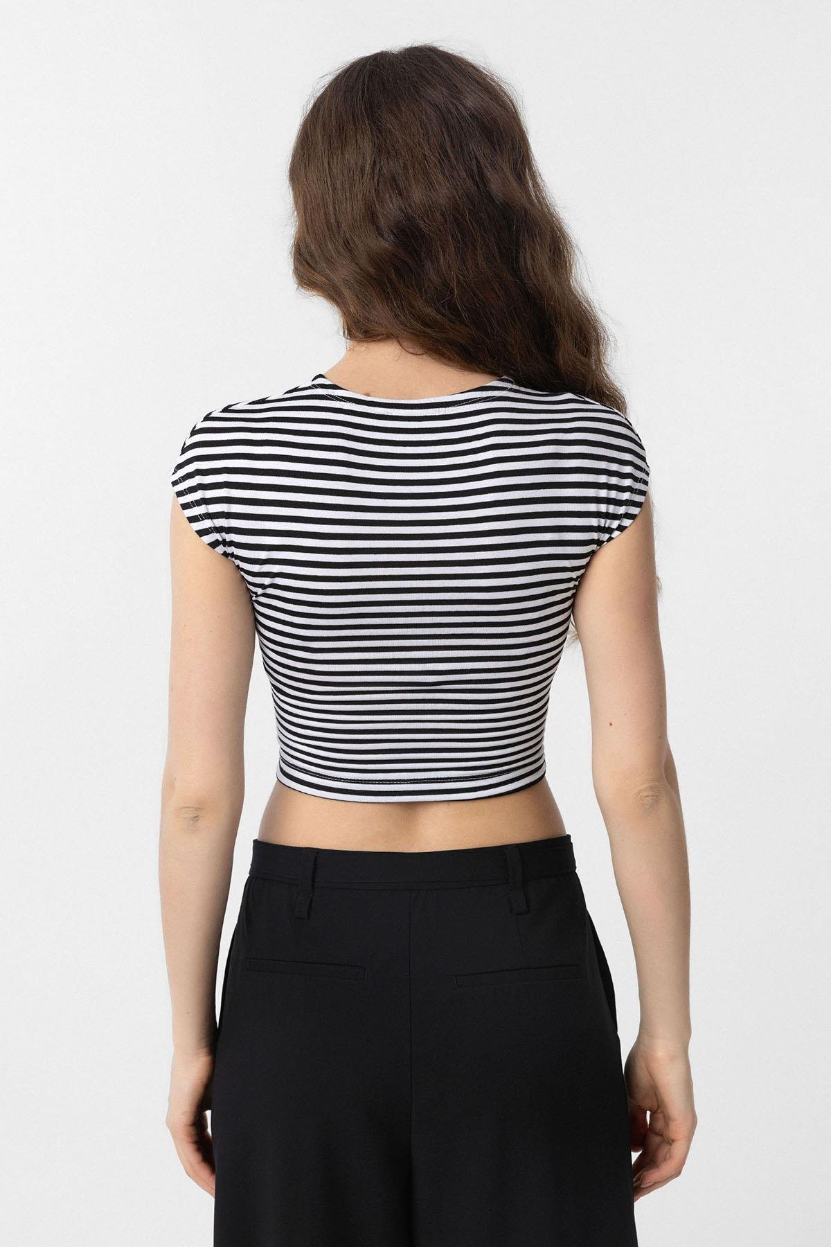 Antioch Siyah Crop Fit Çizgili Kadın T-Shirt