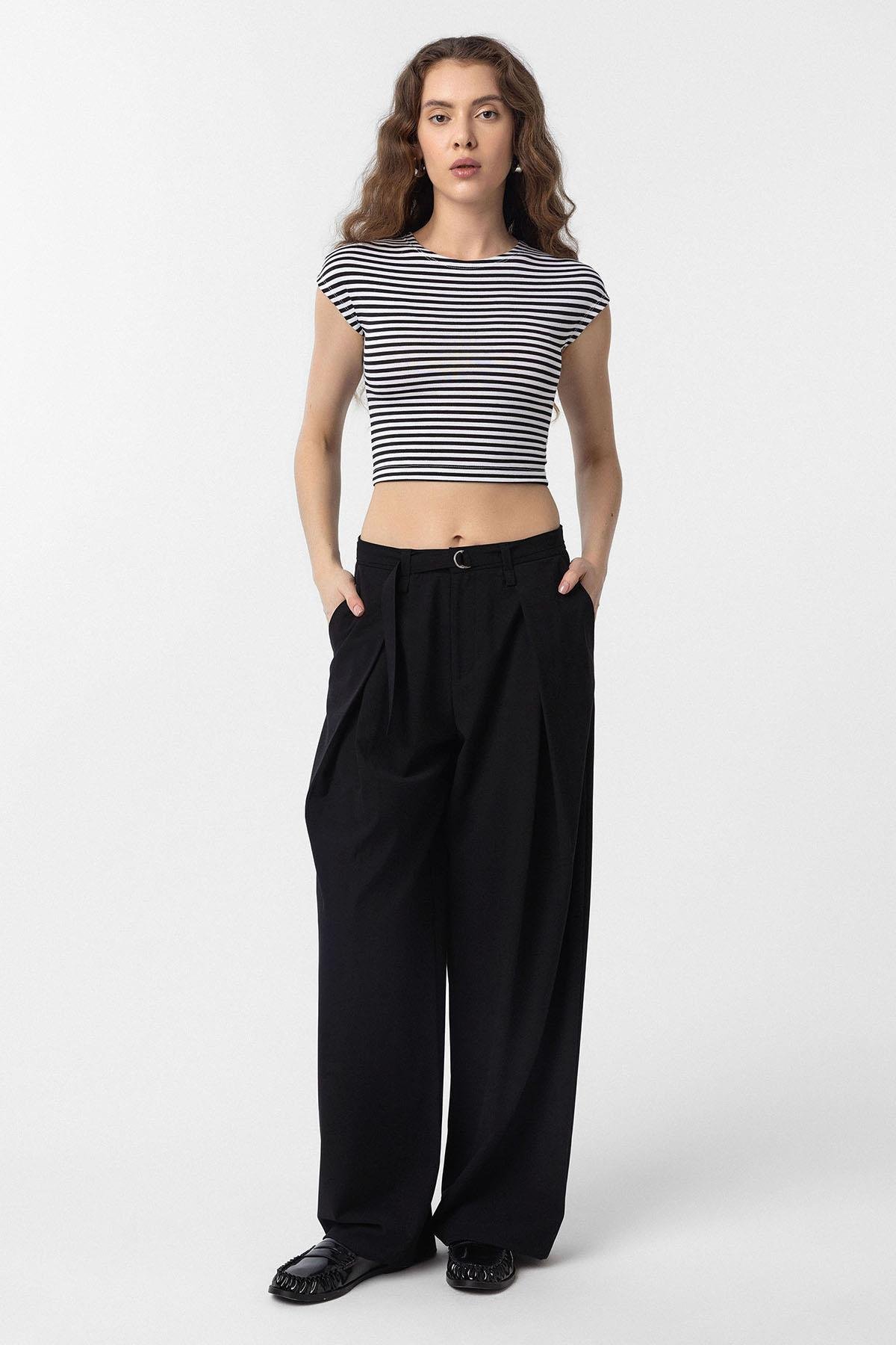 Antioch Siyah Crop Fit Çizgili Kadın T-Shirt