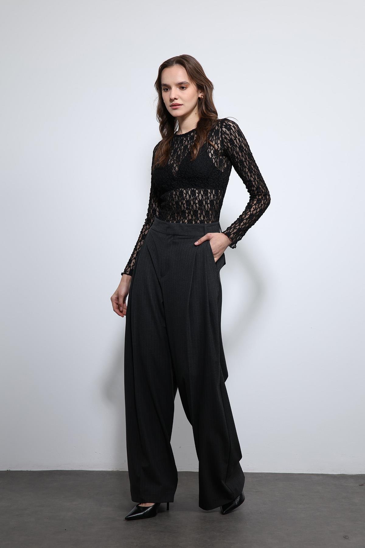 Antioch Siyah Dantel Detaylı Transparan Bluz