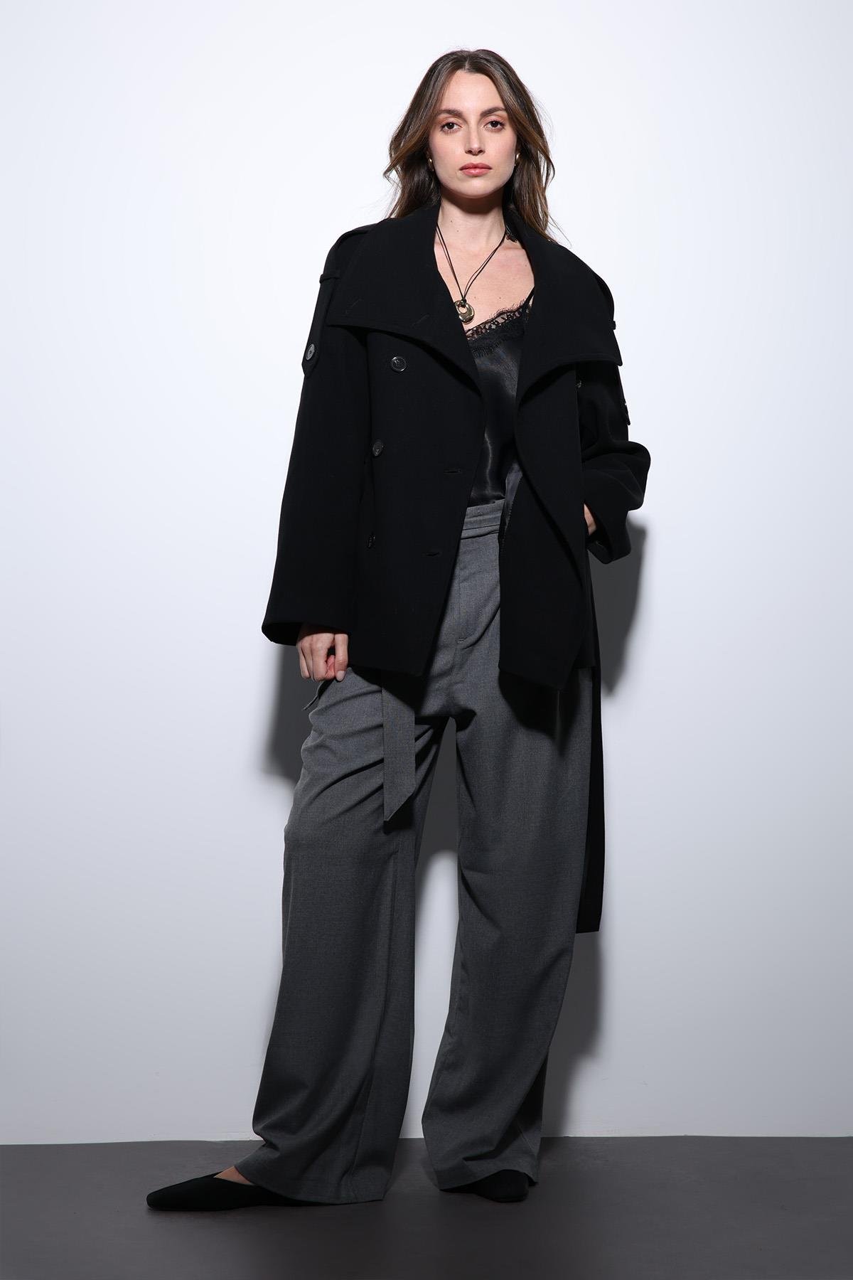 Antioch Siyah Dik Yaka Kruvaze Kadın Kaban