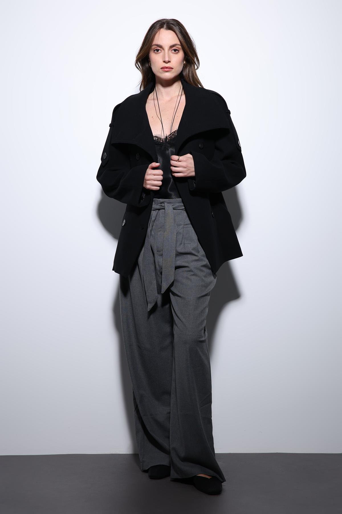 Antioch Siyah Dik Yaka Kruvaze Kadın Kaban