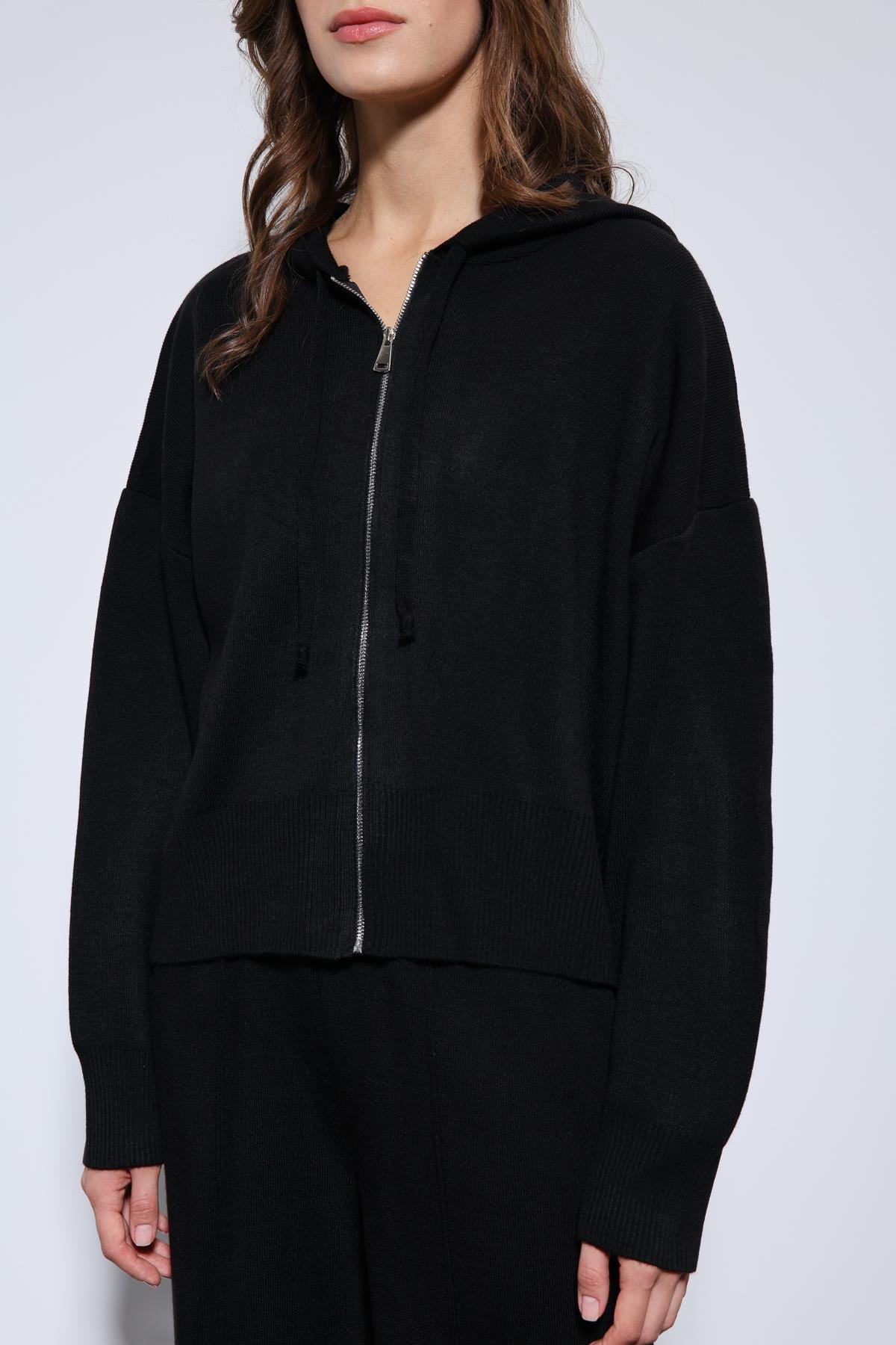 Antioch Siyah Kapüşonlu Üst ve Geniş Paça Triko Takım